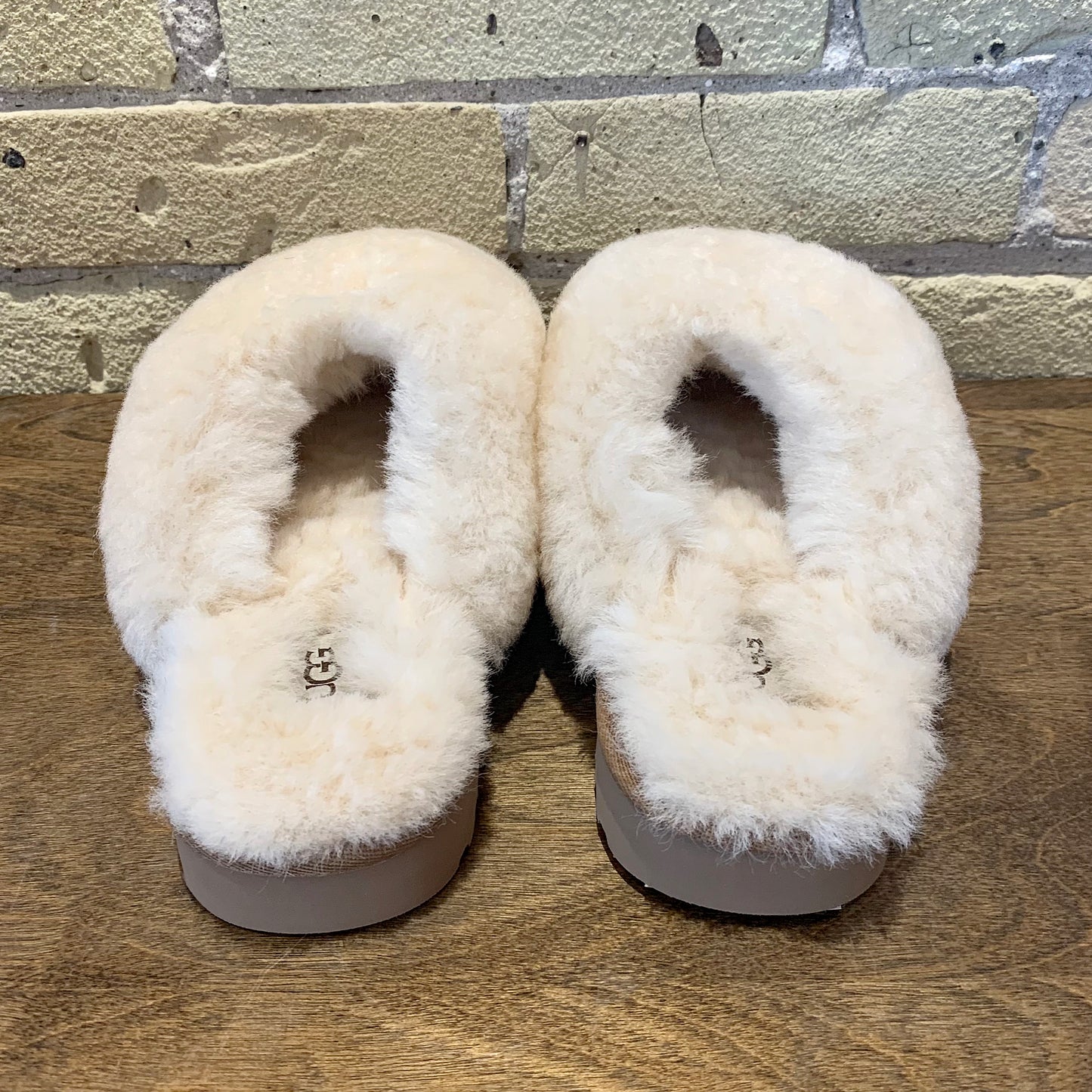 UGG Women's Cozy Slipper