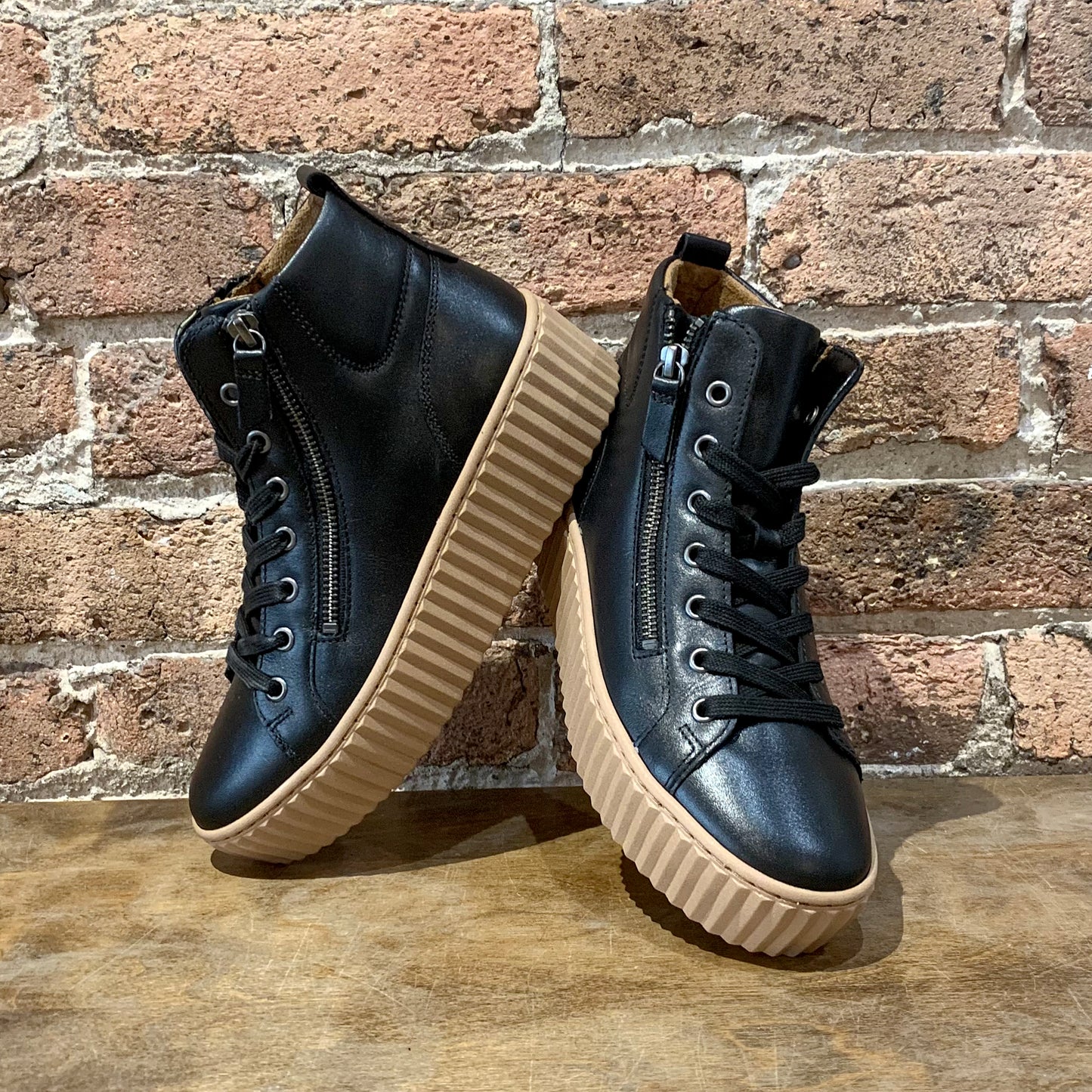 33.710.27 Black Leather