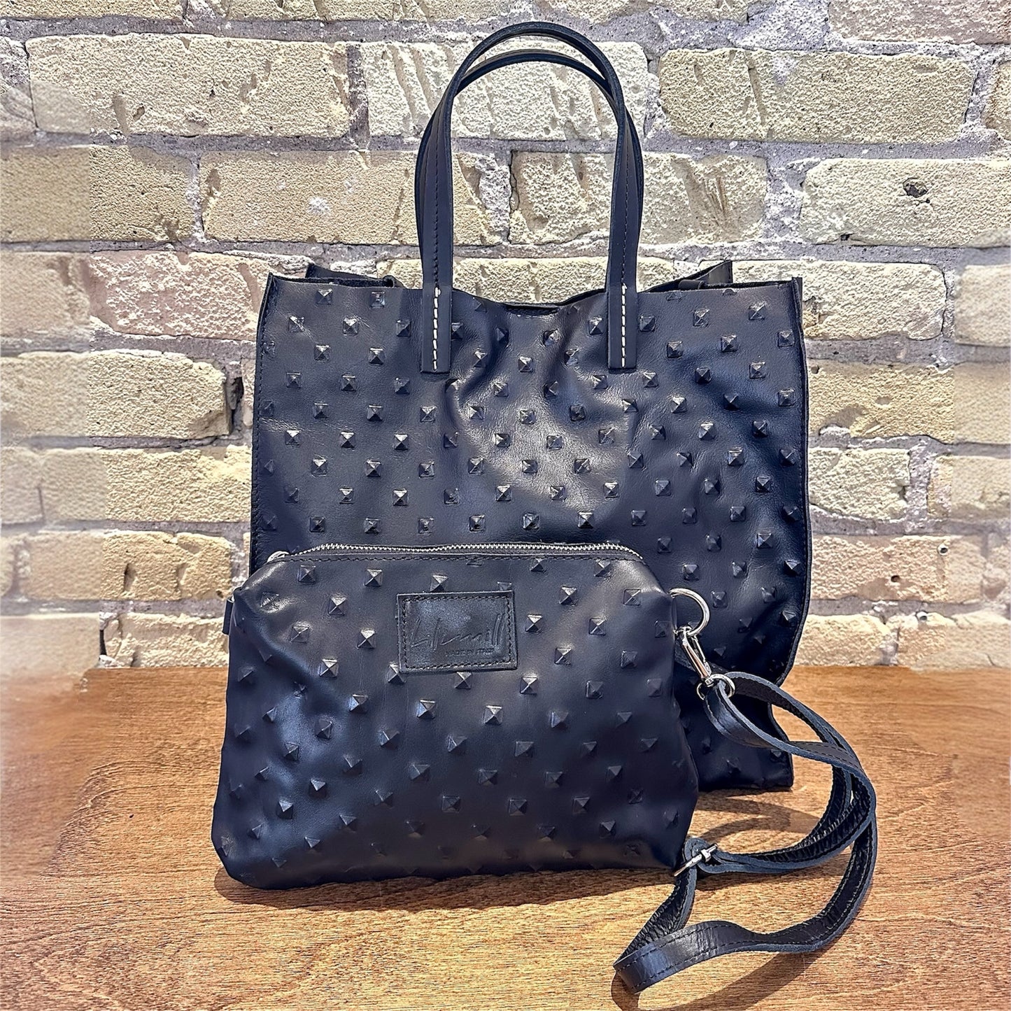 ALL BLACK Pebble Black