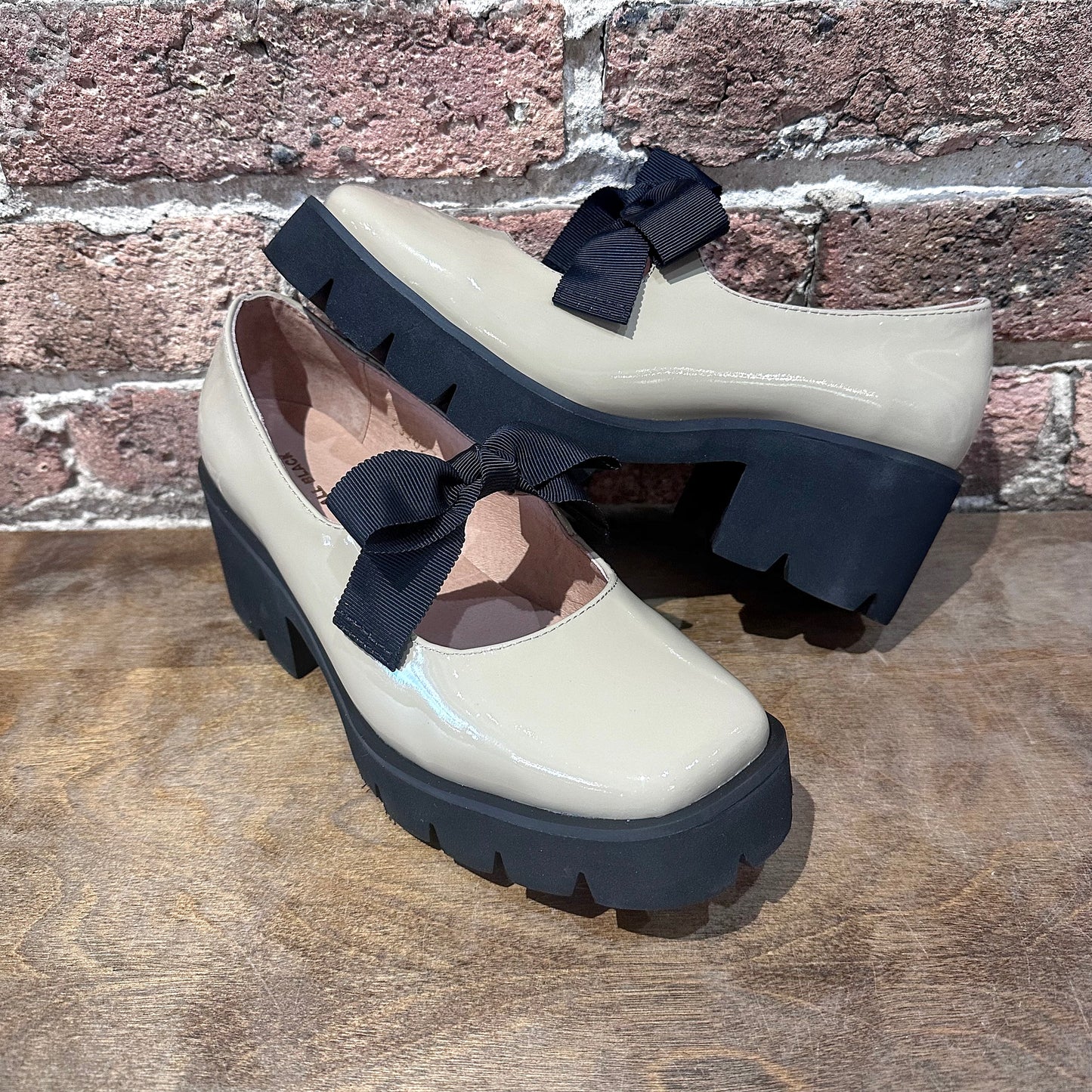 ALL BLACK Tap & Lugg