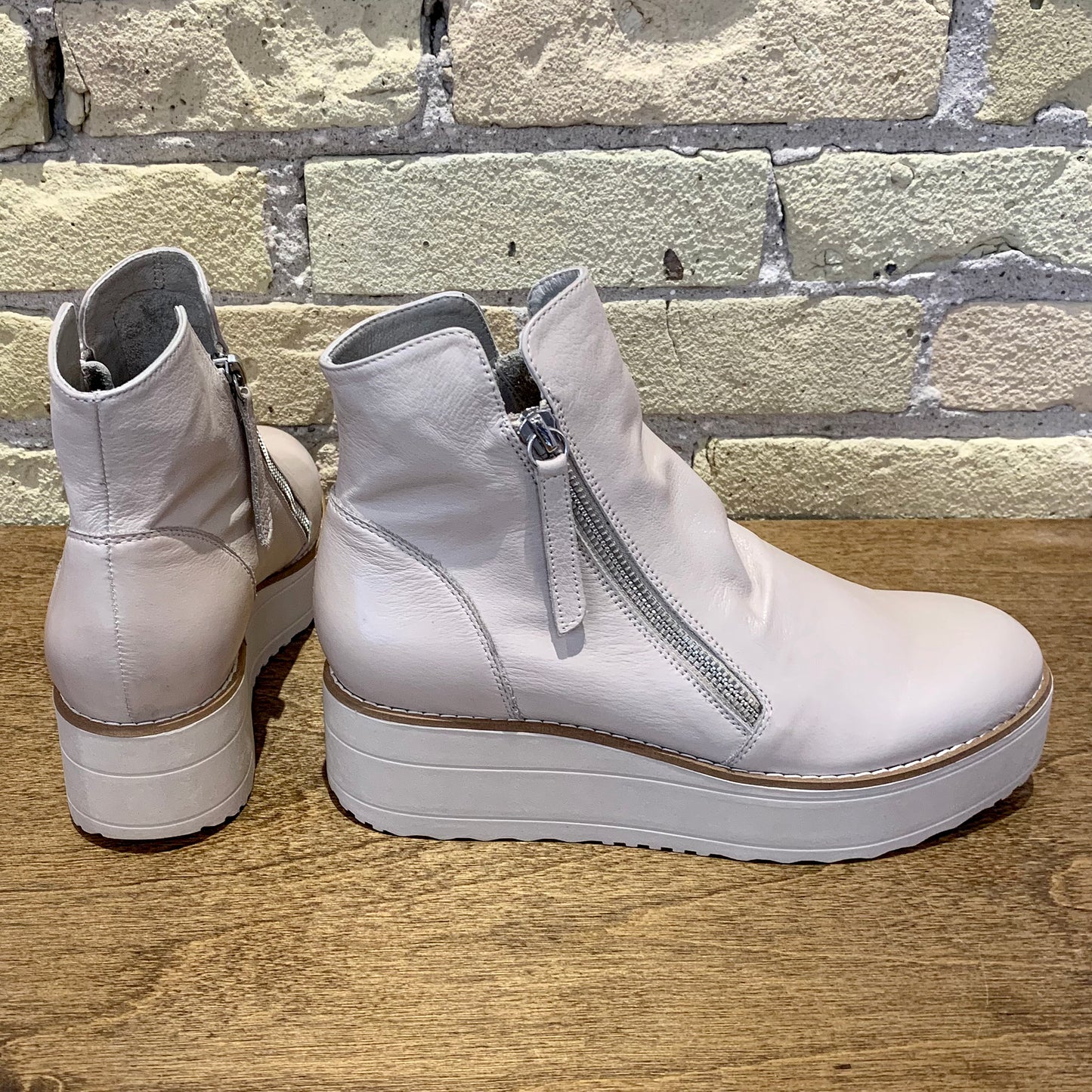 Silent D Nene Vanilla Leather