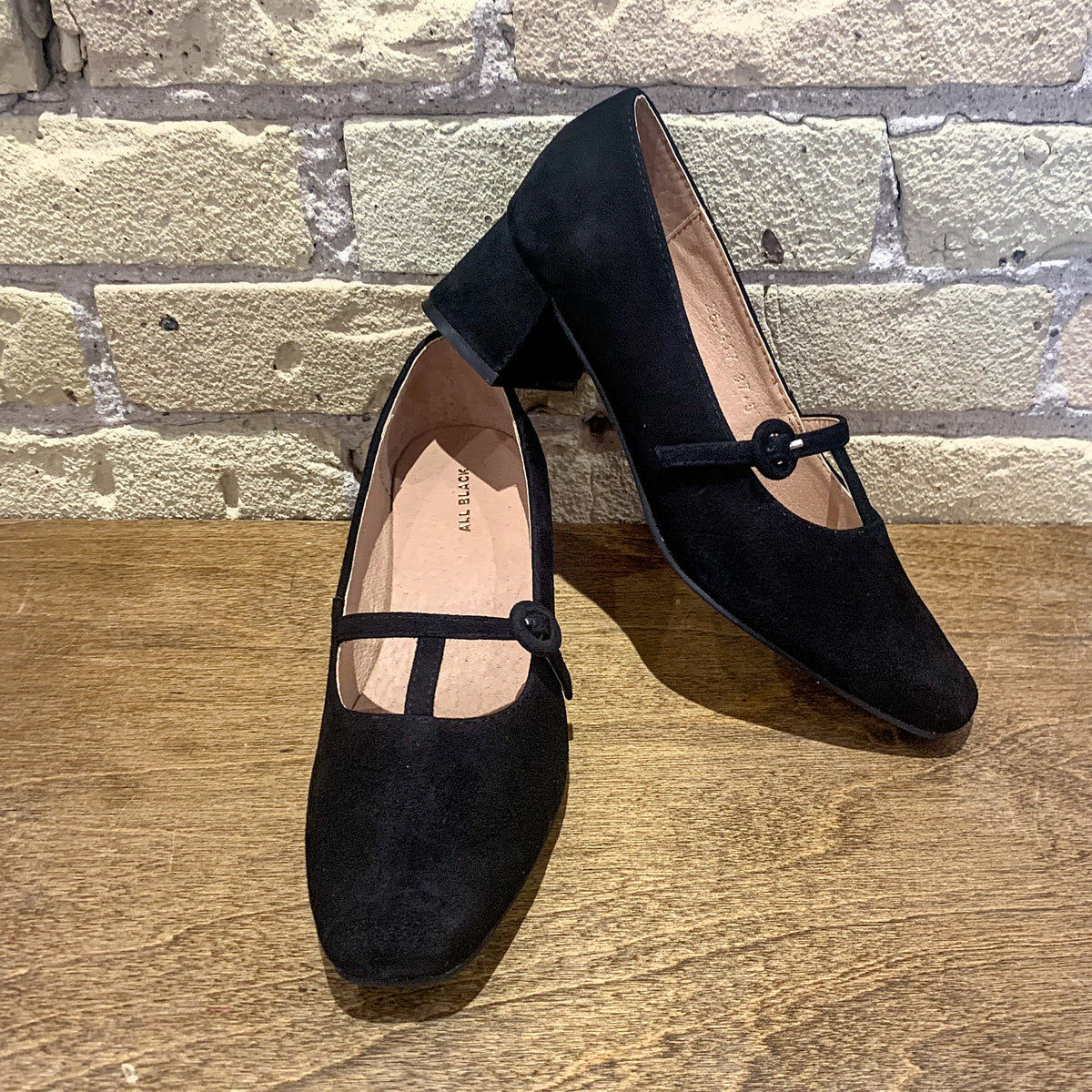 ALL BLACK T Block Pump Black