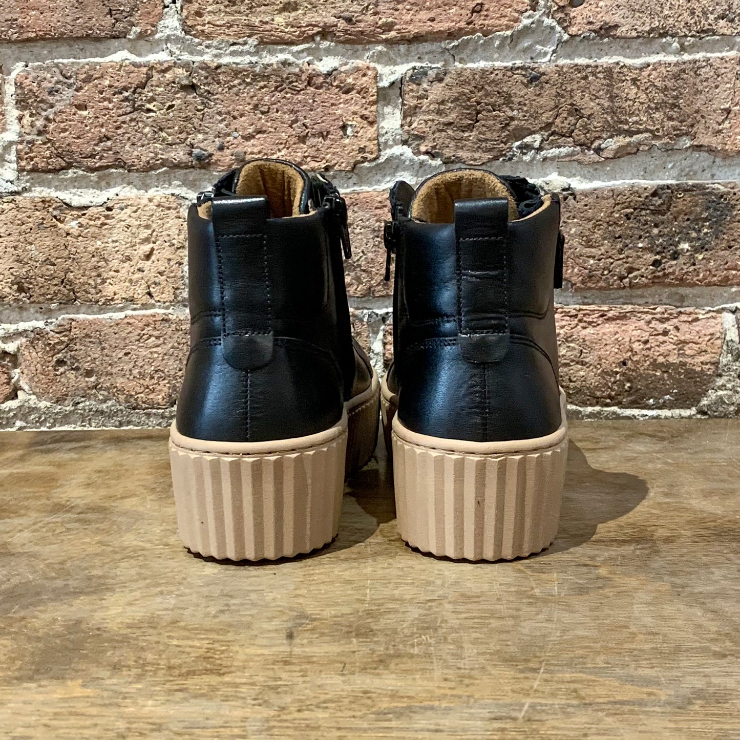33.710.27 Black Leather