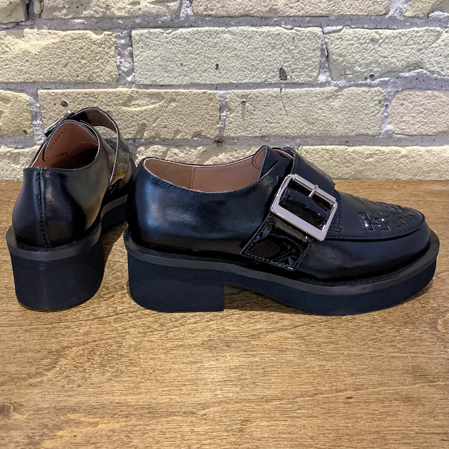 All Black Woven Solid Lugg