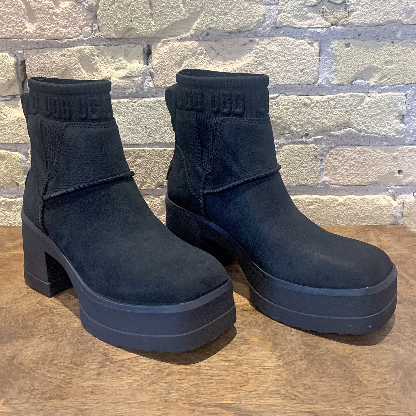 UGG Women's Moxy Chelsea Boot