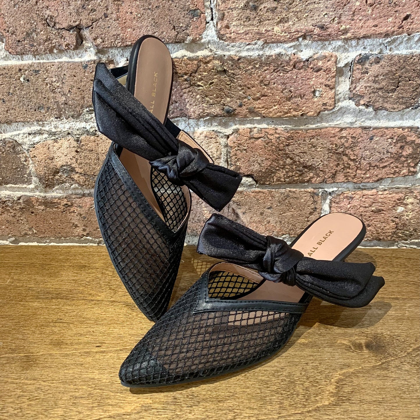 ALL BLACK Side Bow Mule
