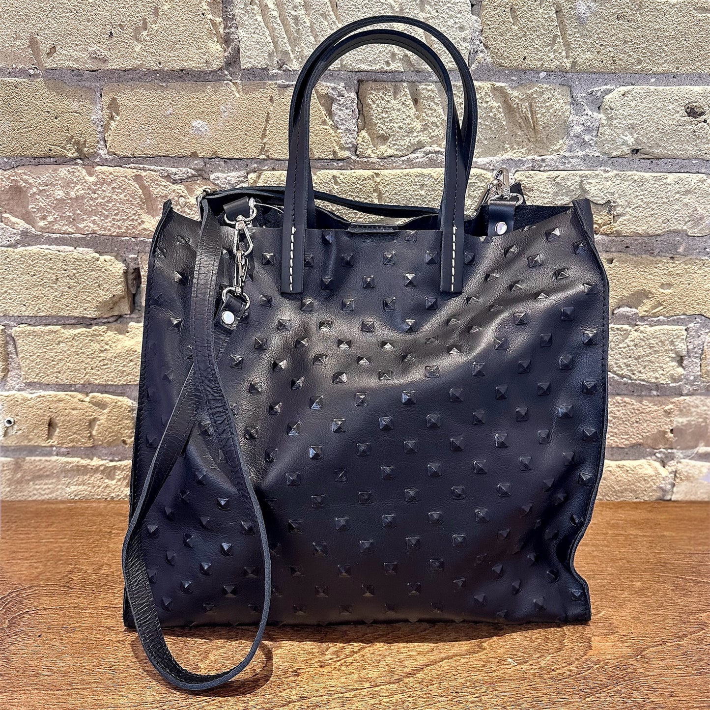 ALL BLACK Pebble Black
