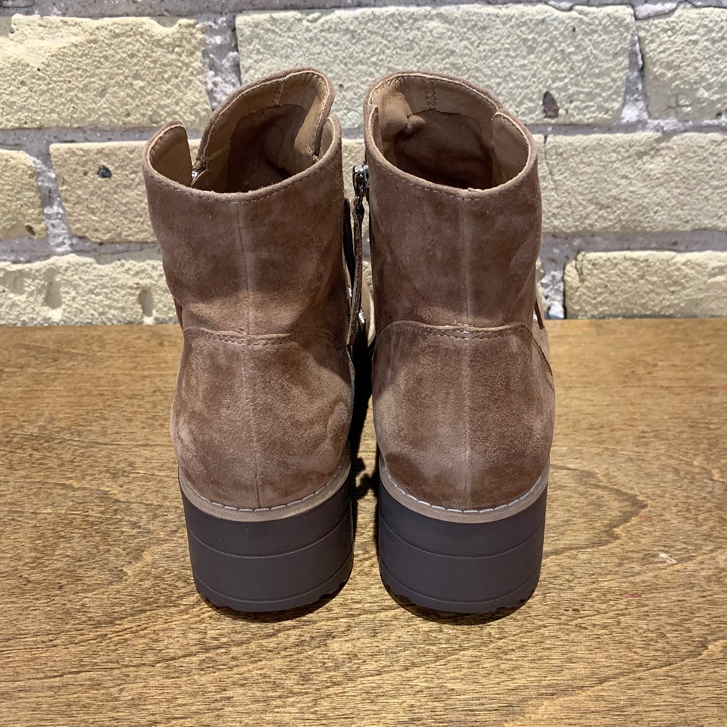 Silent D Nene Light Chocolate Suede