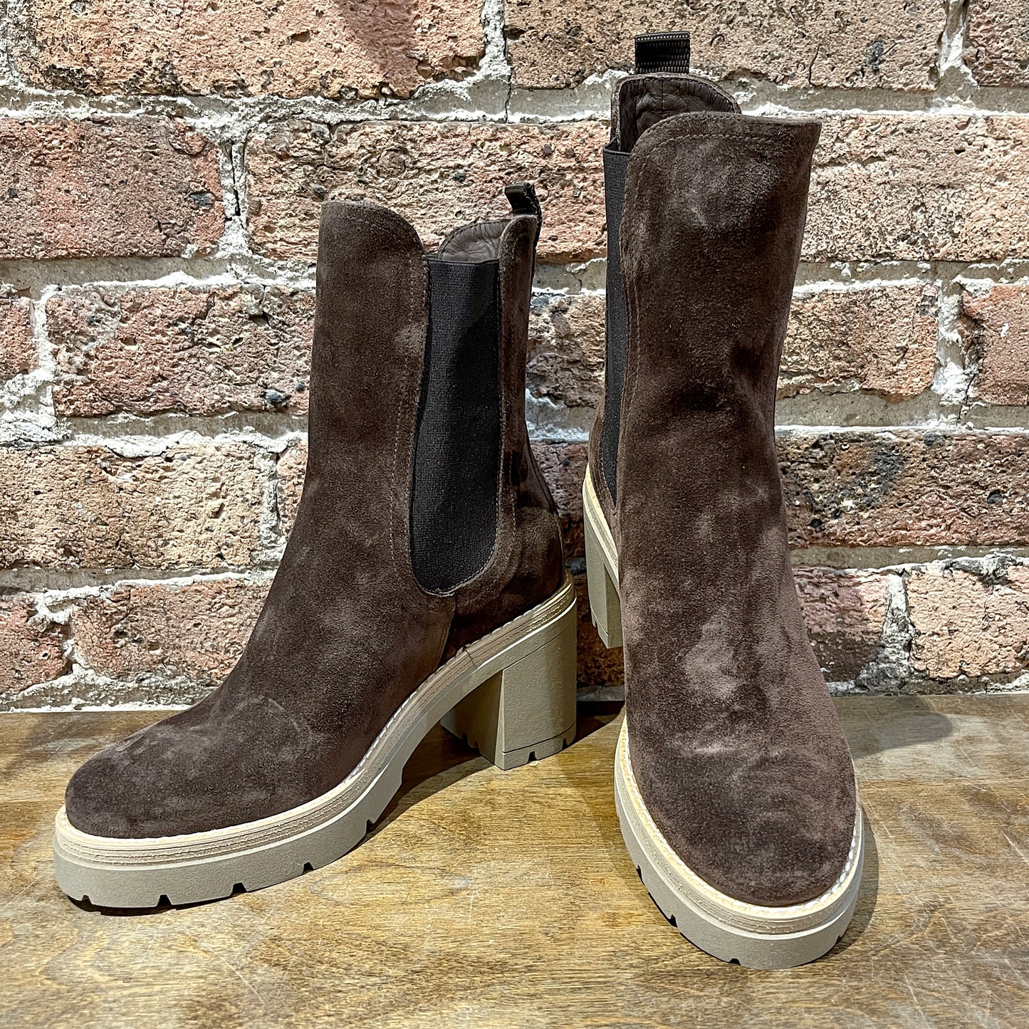 NeroGiardini 1309163D-305 Brown Suede Chelsea Boot