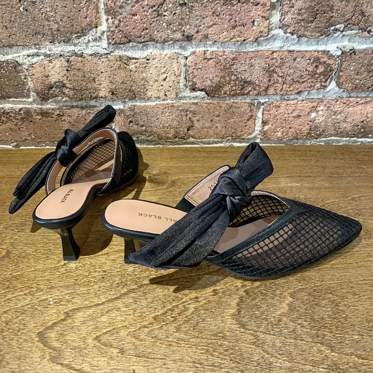 ALL BLACK Side Bow Mule
