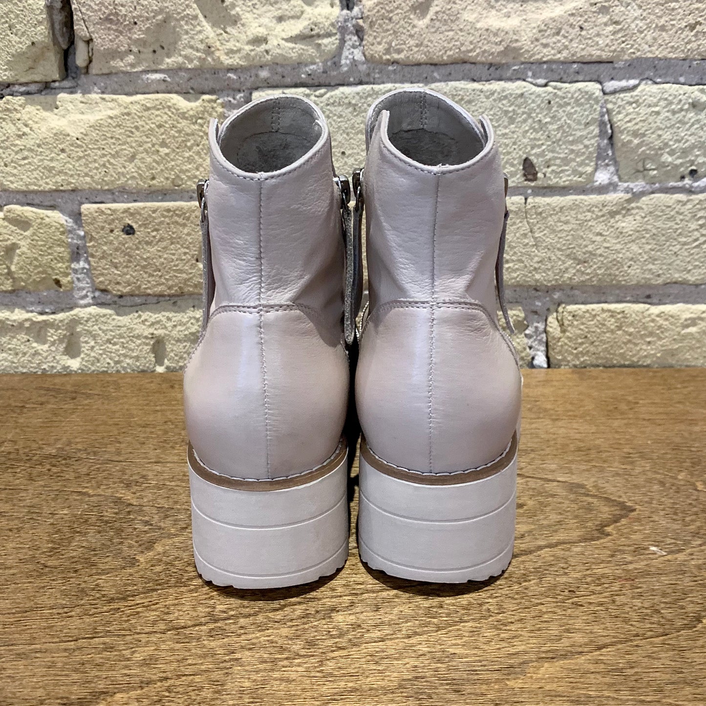 Silent D Nene Vanilla Leather