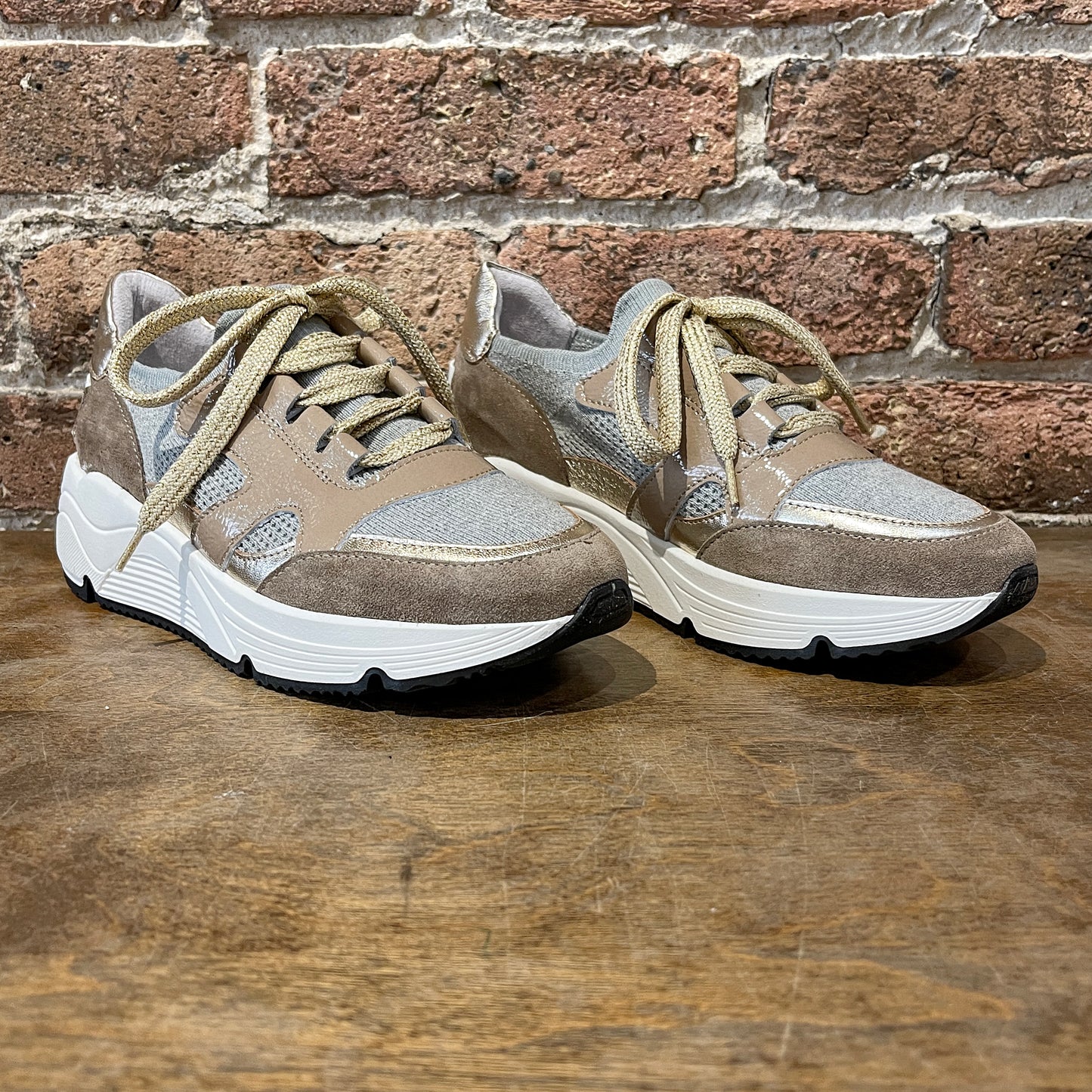 Vaddia Bookie Sneakers