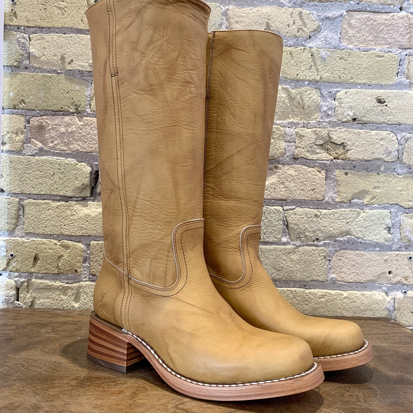 Frye Campus 14L Banana