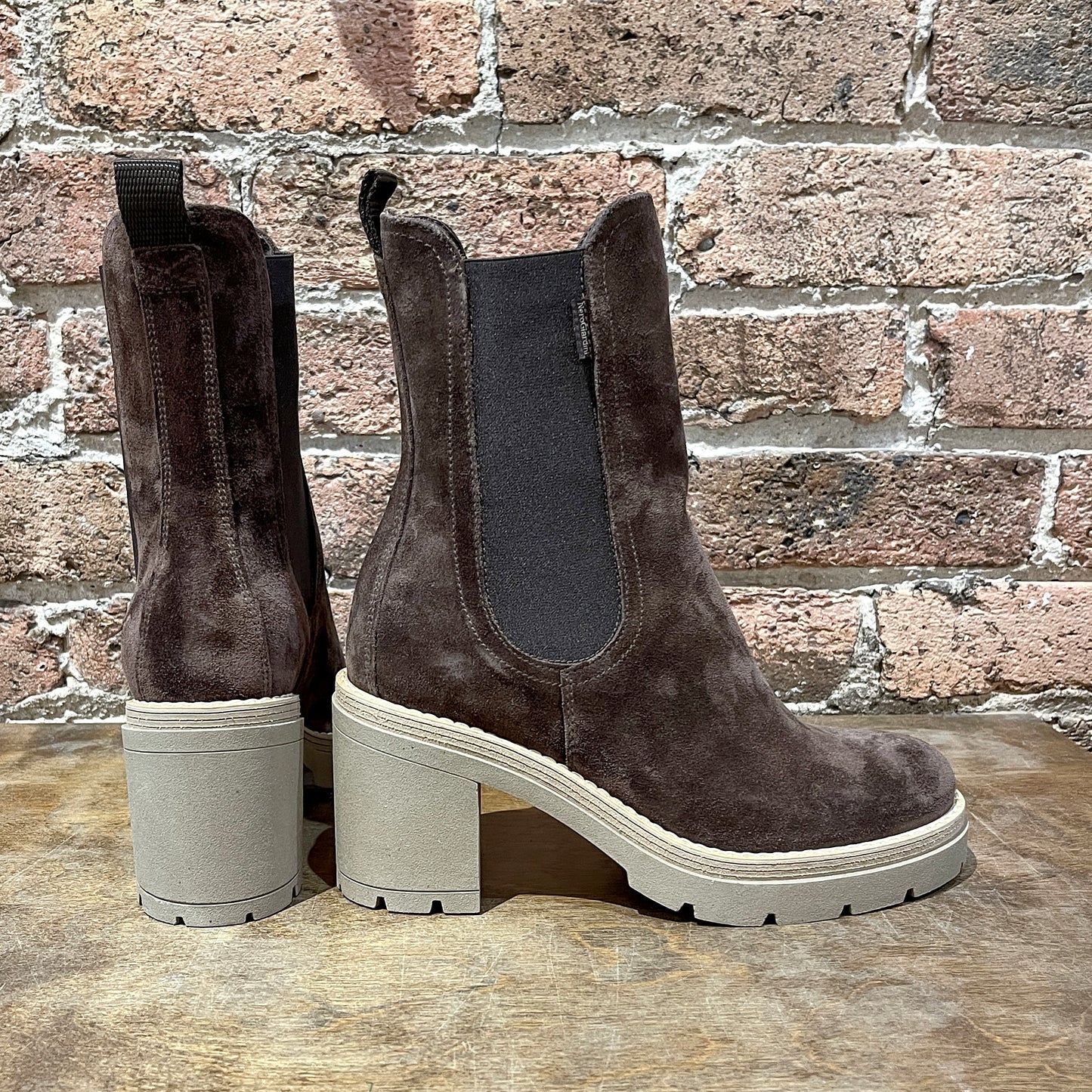 NeroGiardini 1309163D-305 Brown Suede Chelsea Boot