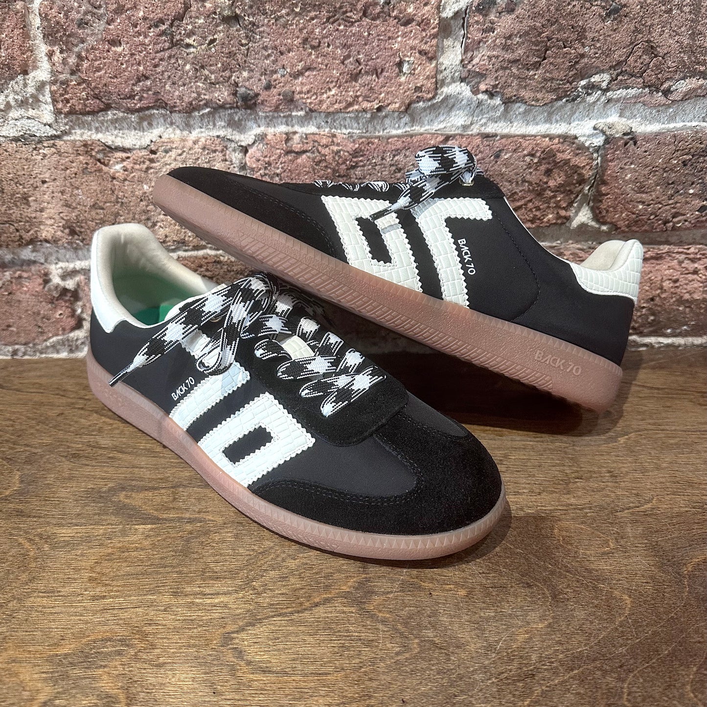 BACK 70 Ghost Black