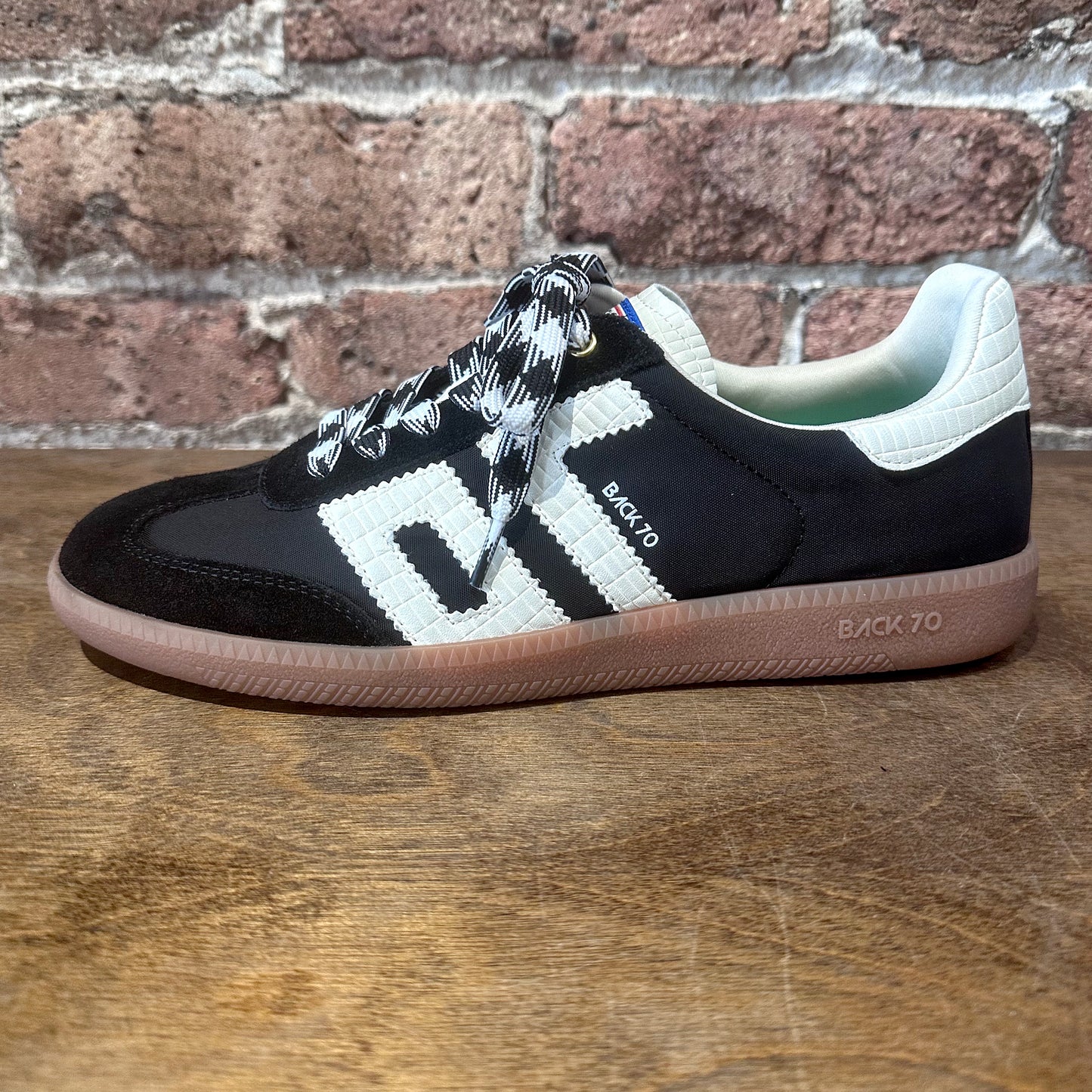 BACK 70 Ghost Black