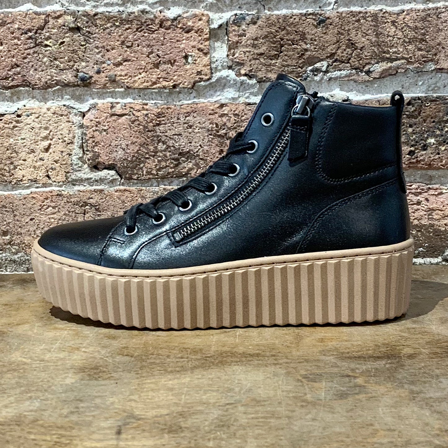 33.710.27 Black Leather