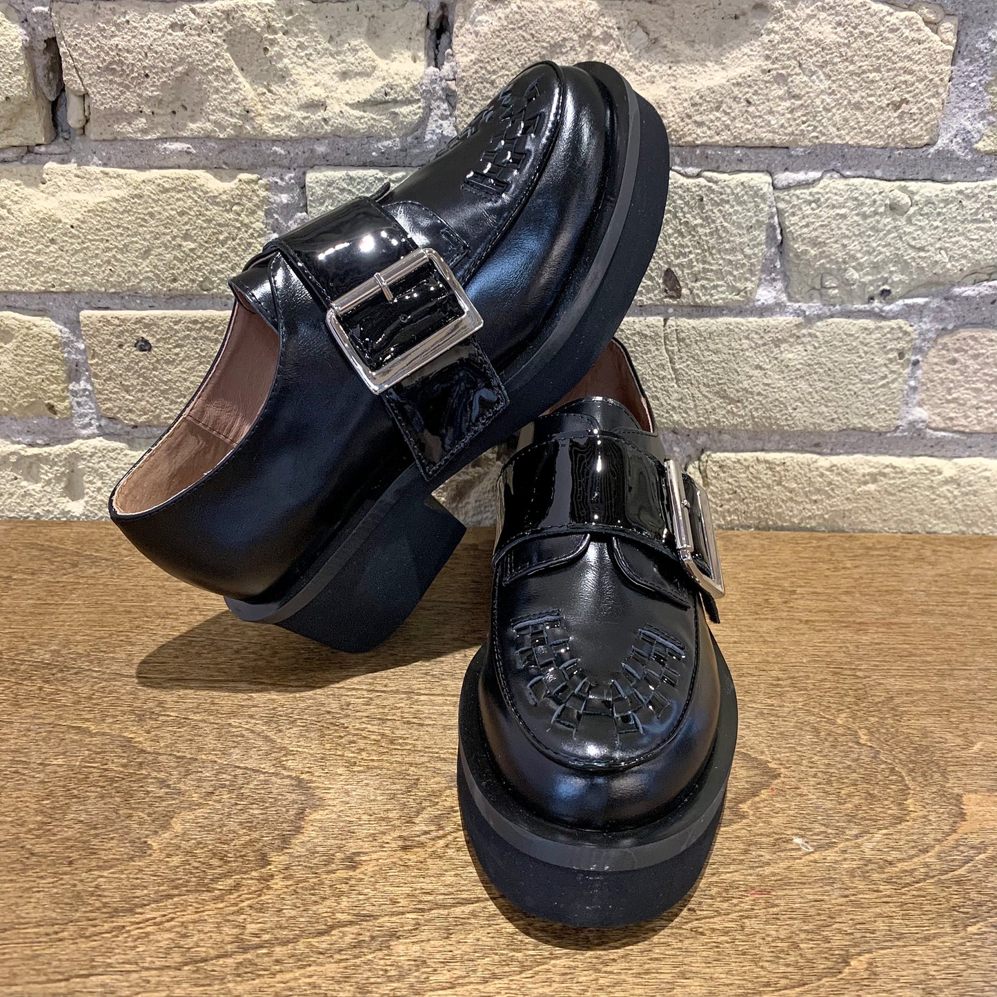 All Black Woven Solid Lugg