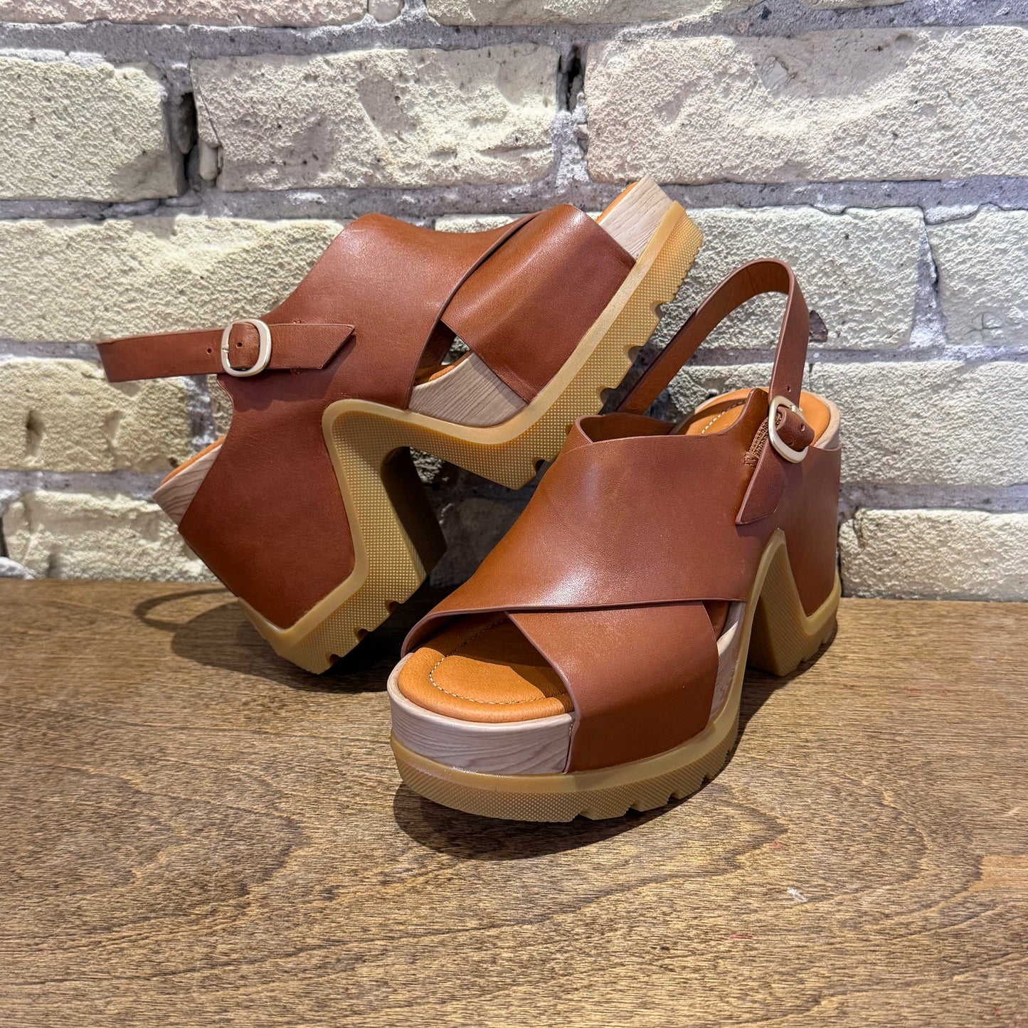 Roam'n™ Rise Heel Sandal Iced Tea/Gum - shoostore