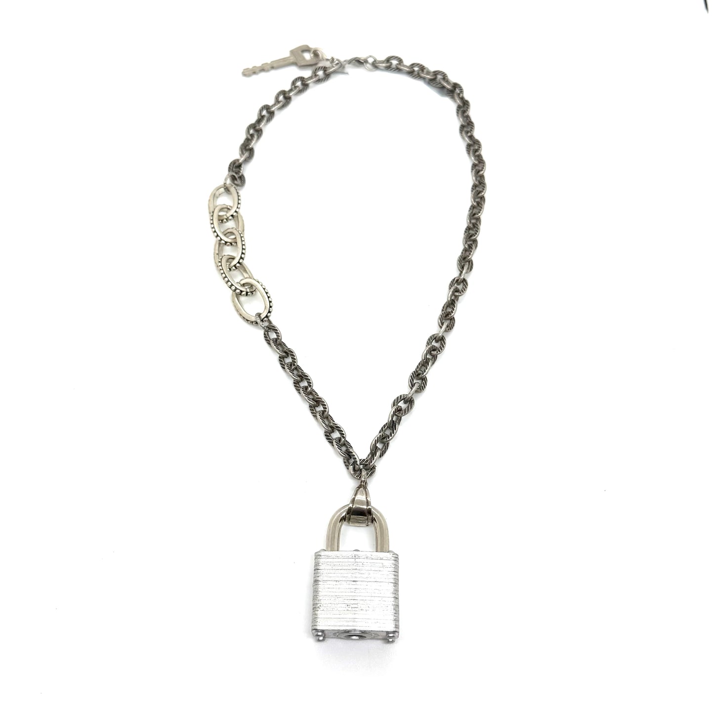 Linda Richman Silver Single Lock Necklace - shoostore
