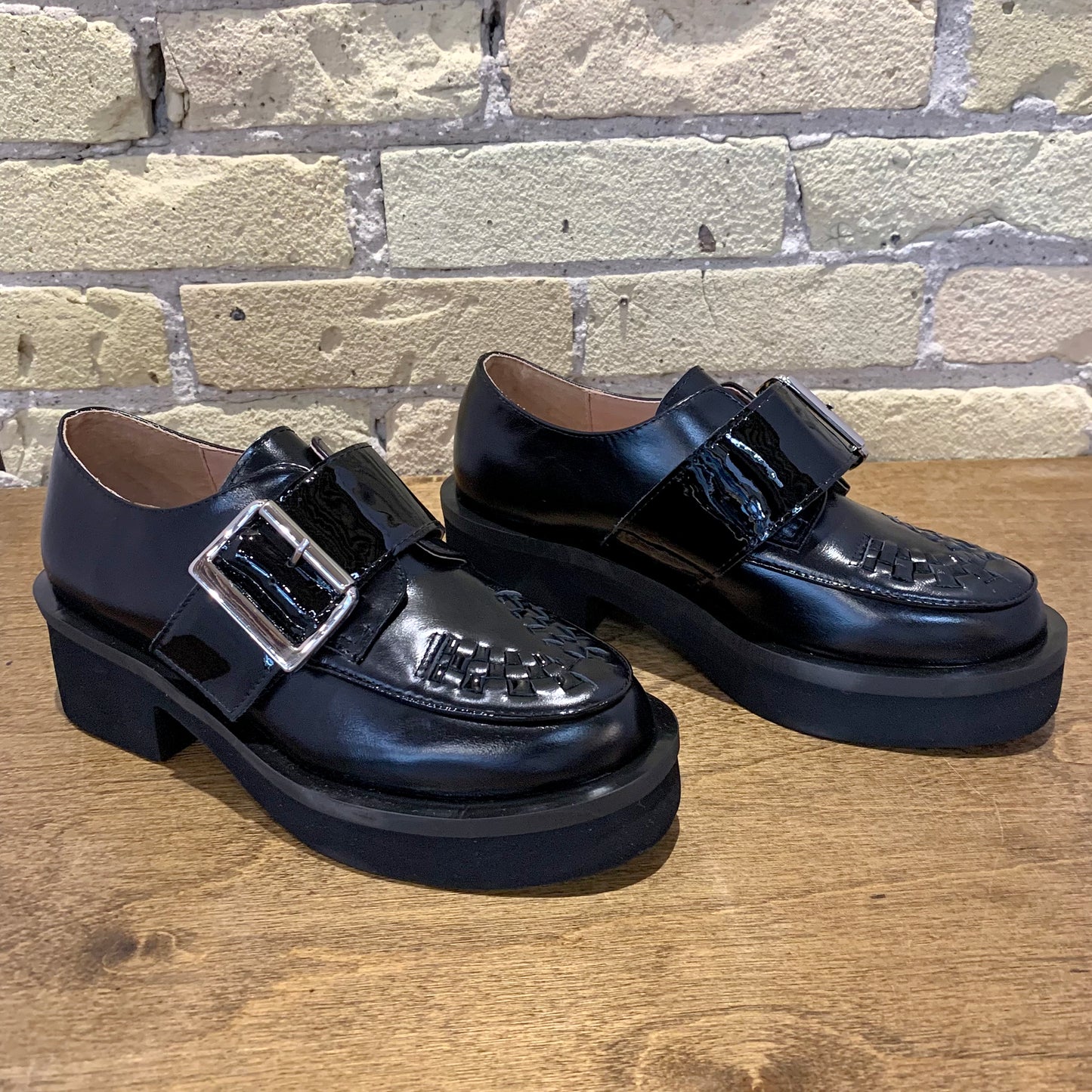 All Black Woven Solid Lugg
