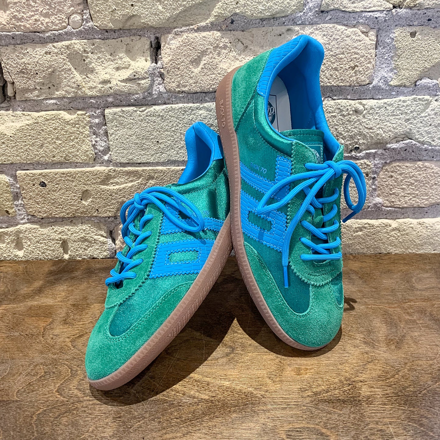 BACK 70 Ghost C26 Emerald