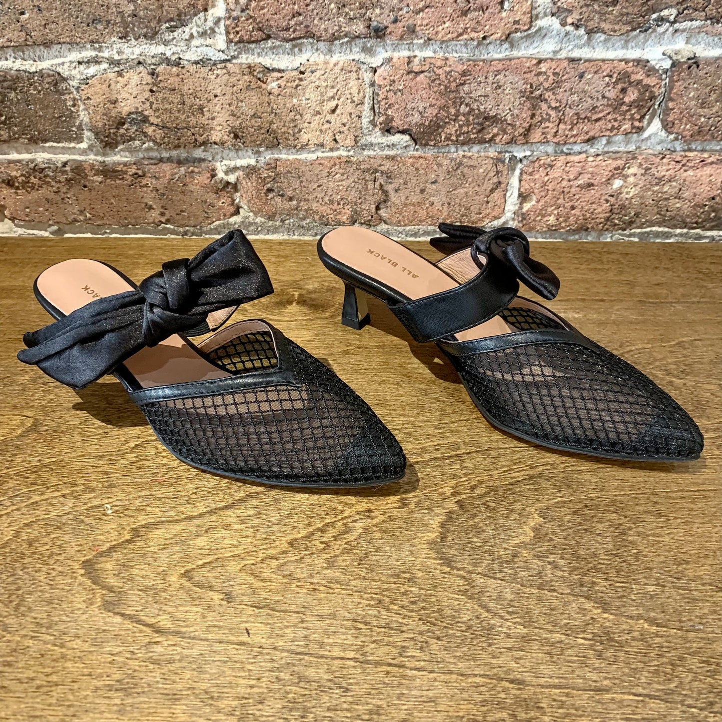 ALL BLACK Side Bow Mule