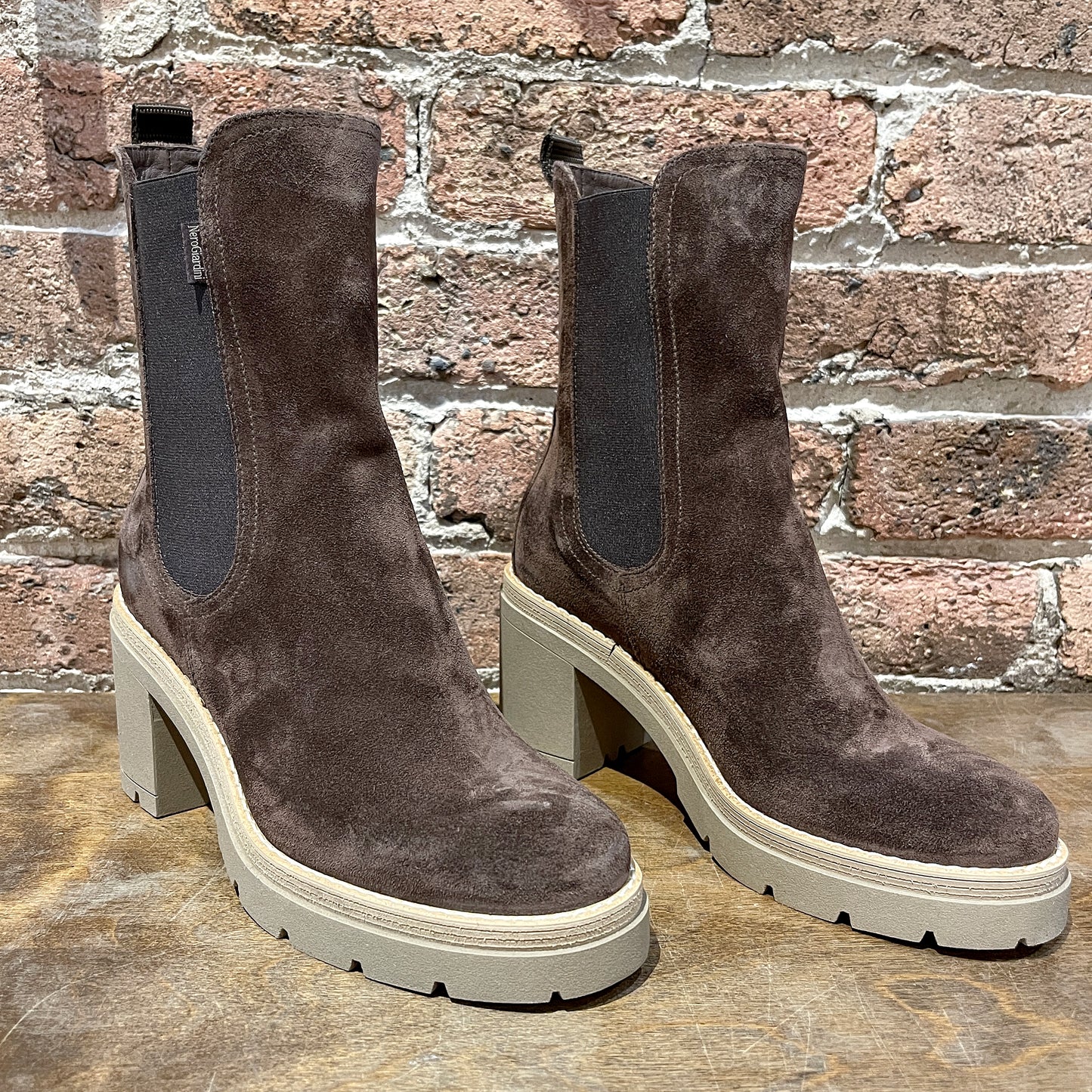 NeroGiardini 1309163D-305 Brown Suede Chelsea Boot