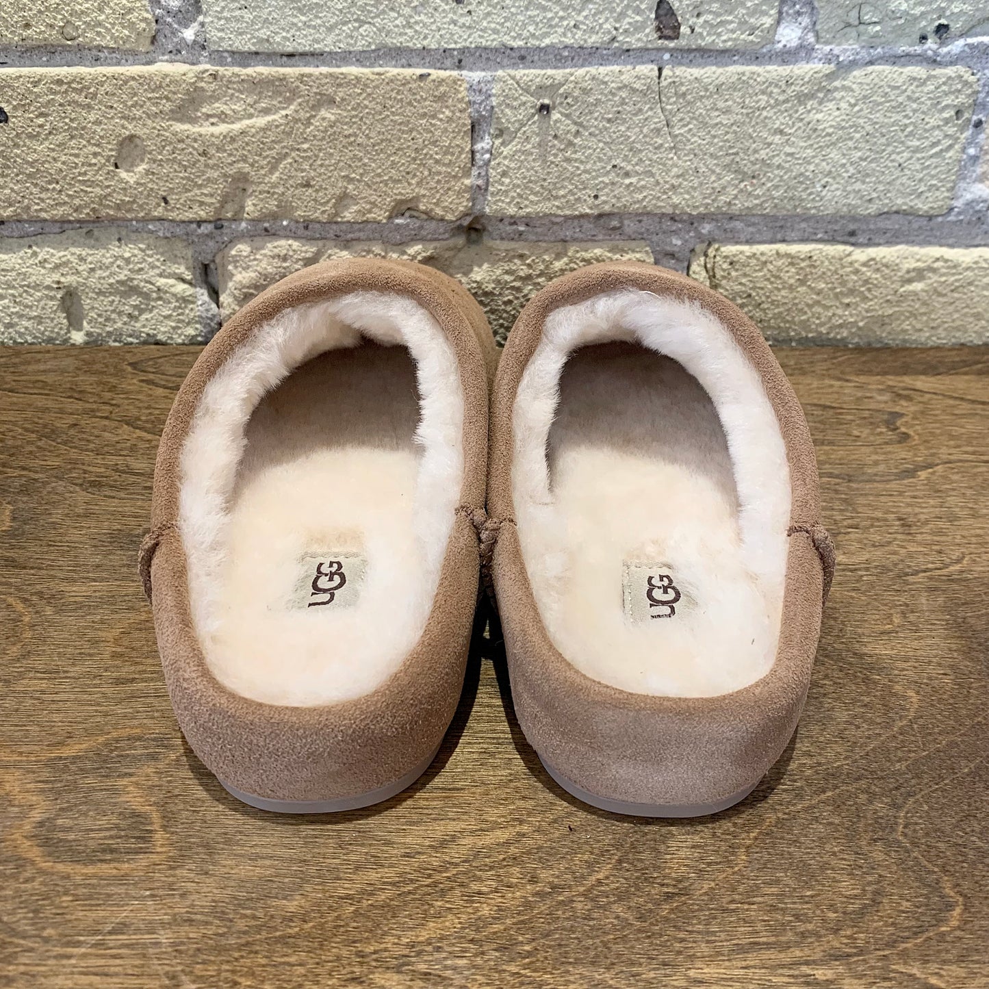 UGG Women's Elea Slip-On