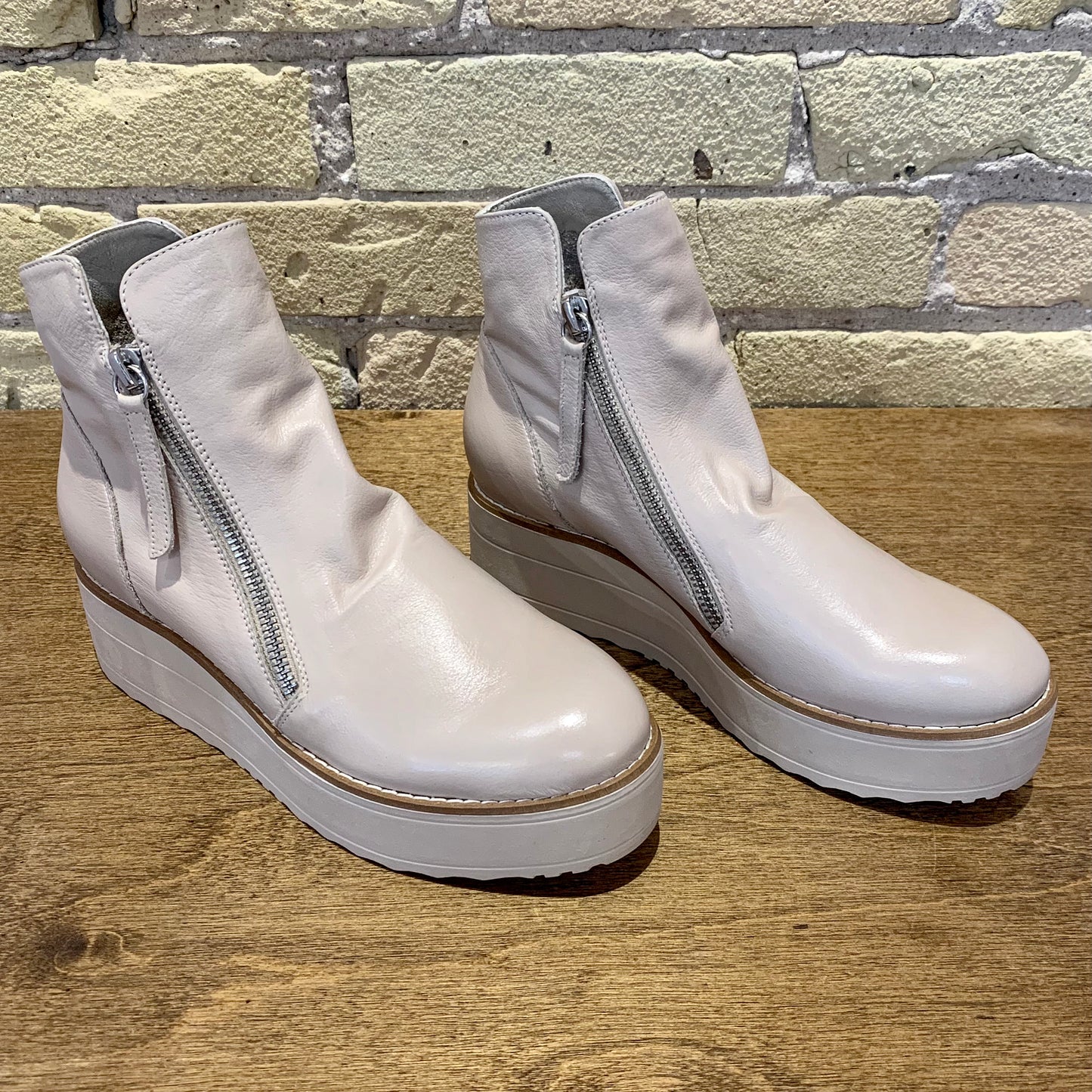 Silent D Nene Vanilla Leather
