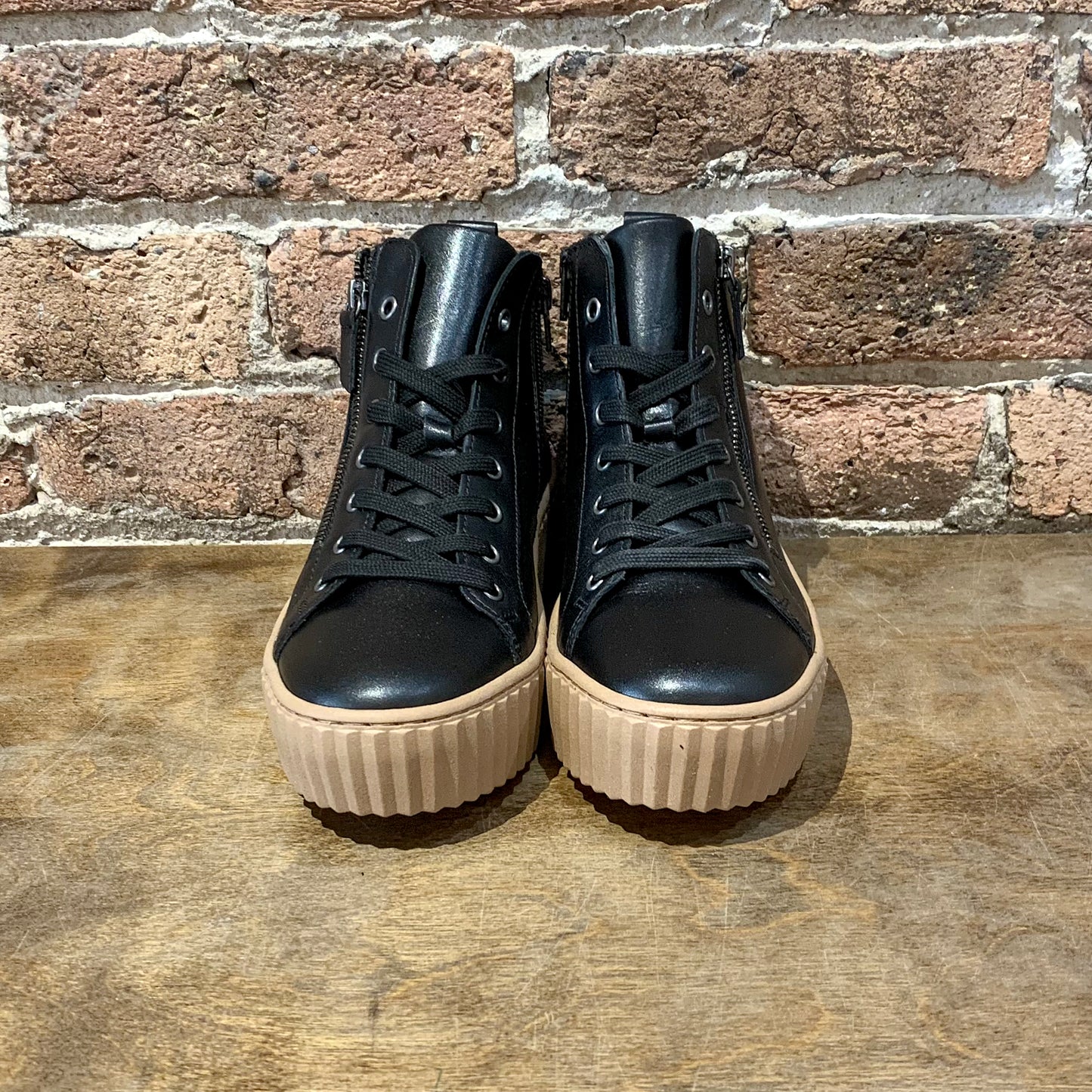 33.710.27 Black Leather