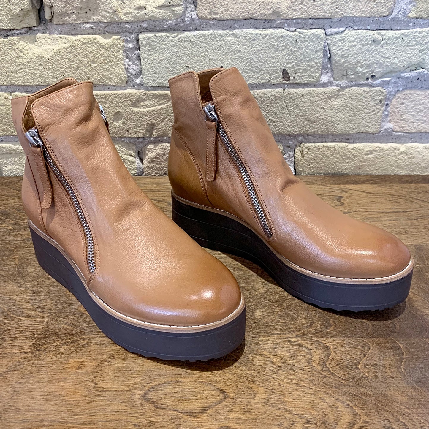 Silent D Nene Tan Leather Chocolate Sole
