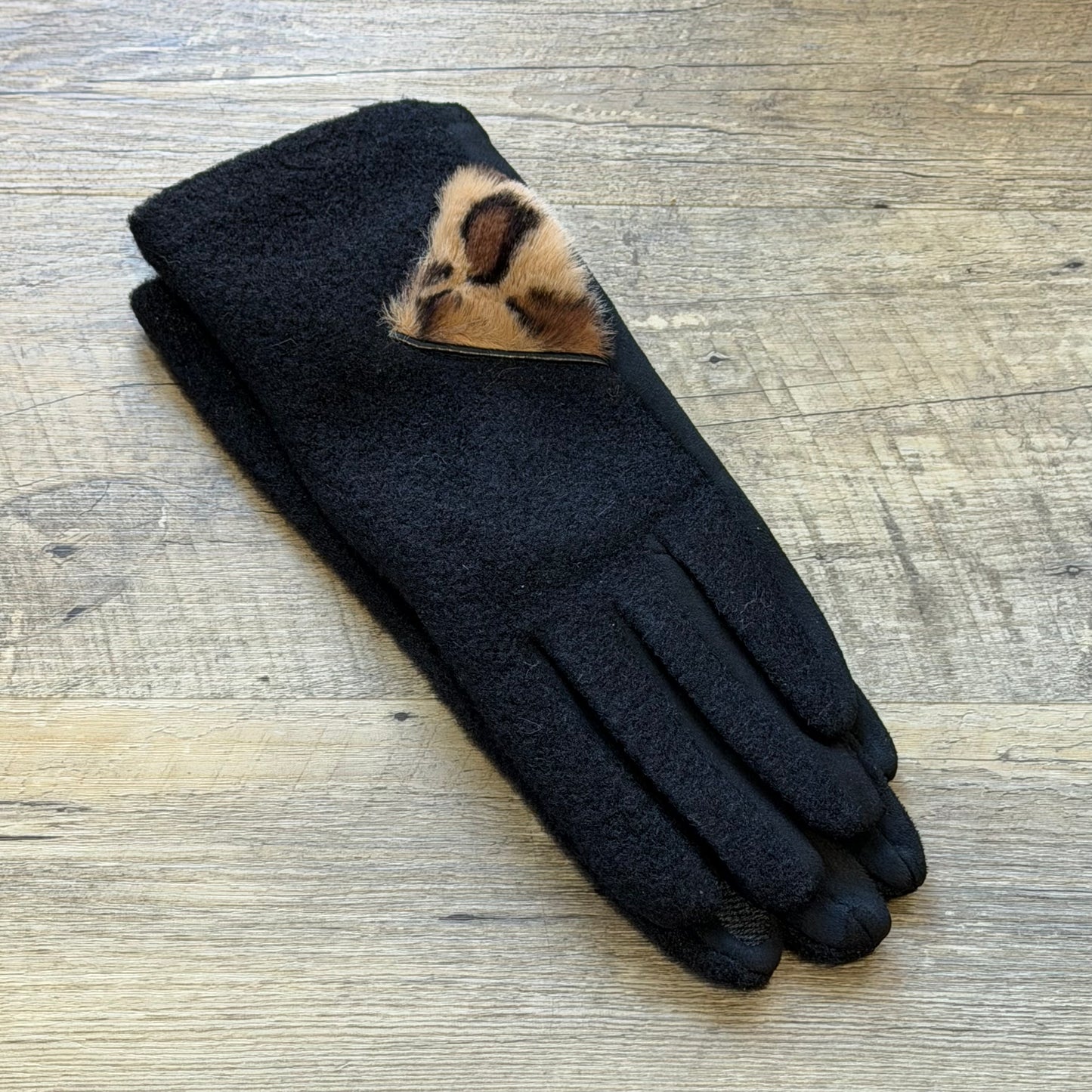 Leopard Detail Fuzzy Gloves
