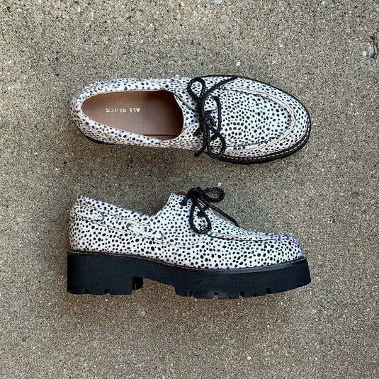 (shoo) is The Definition of Footwear – (shōō)