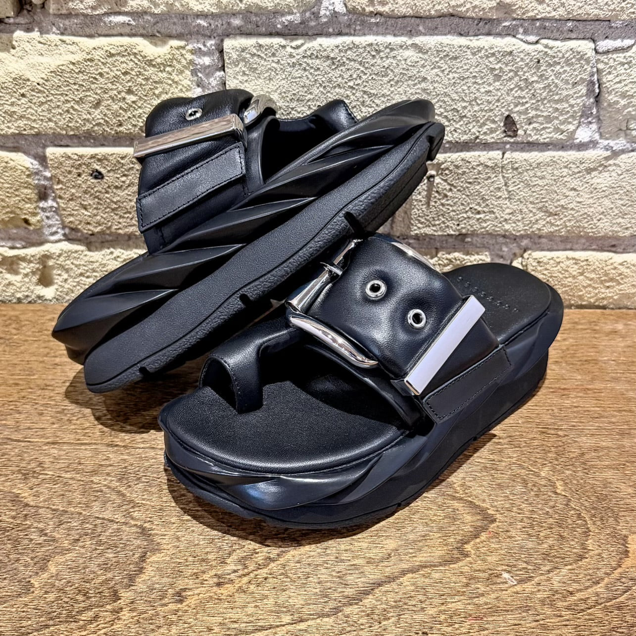 Mellow Glow Black - shoostore