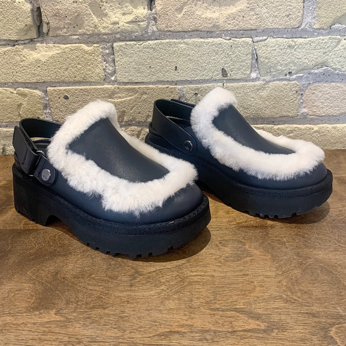 UGG Esmee Clog Black