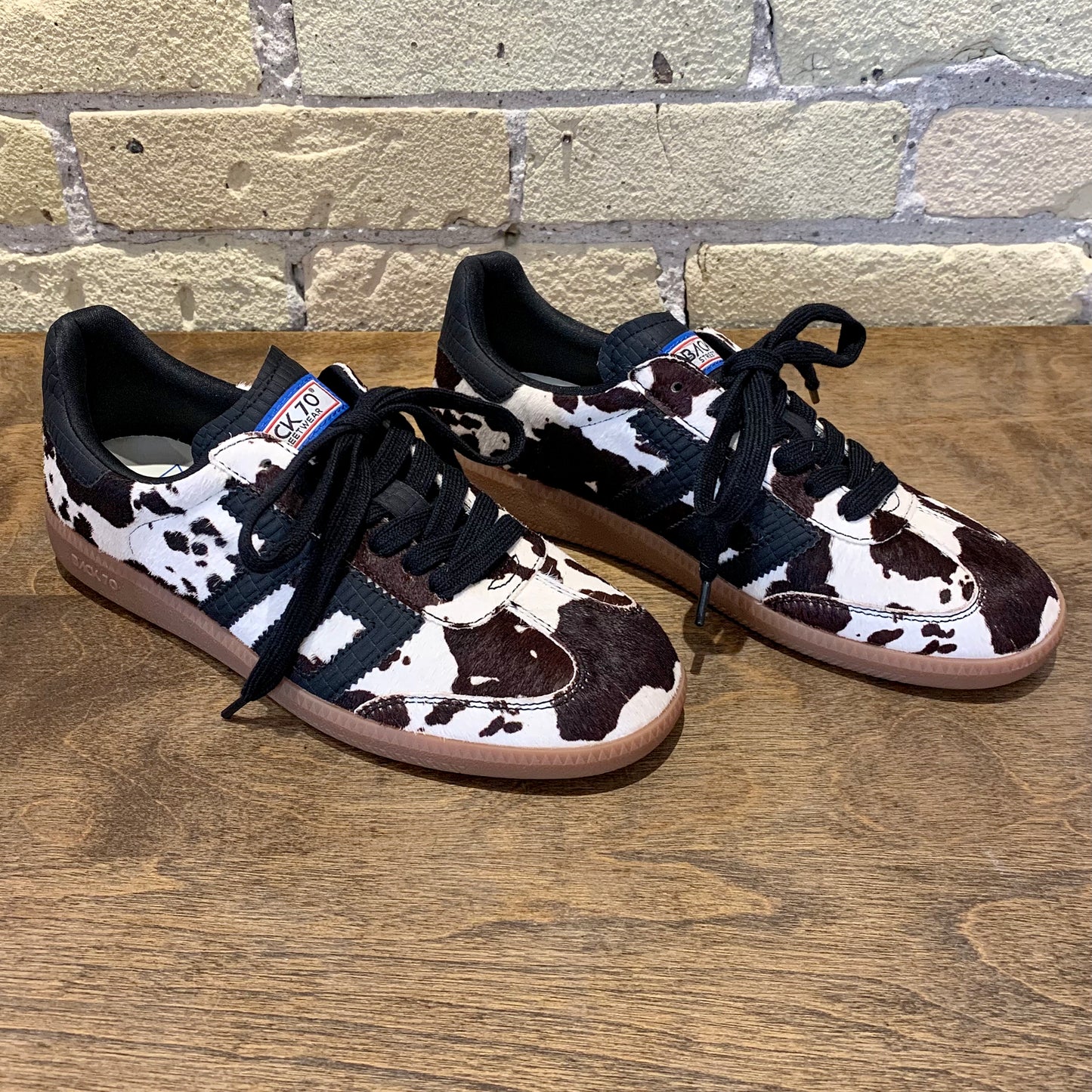 BACK 70 Cloud CL in Cow Black White Black