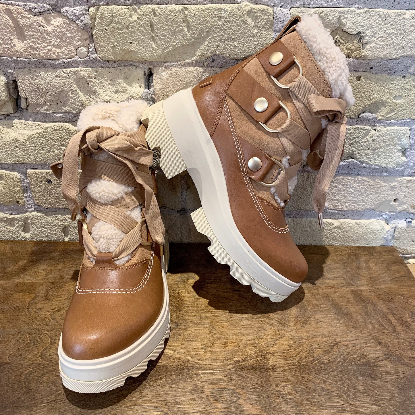 Sorel JOAN FRWD™ COZY BOOT WP Tawny Buff/Honey White