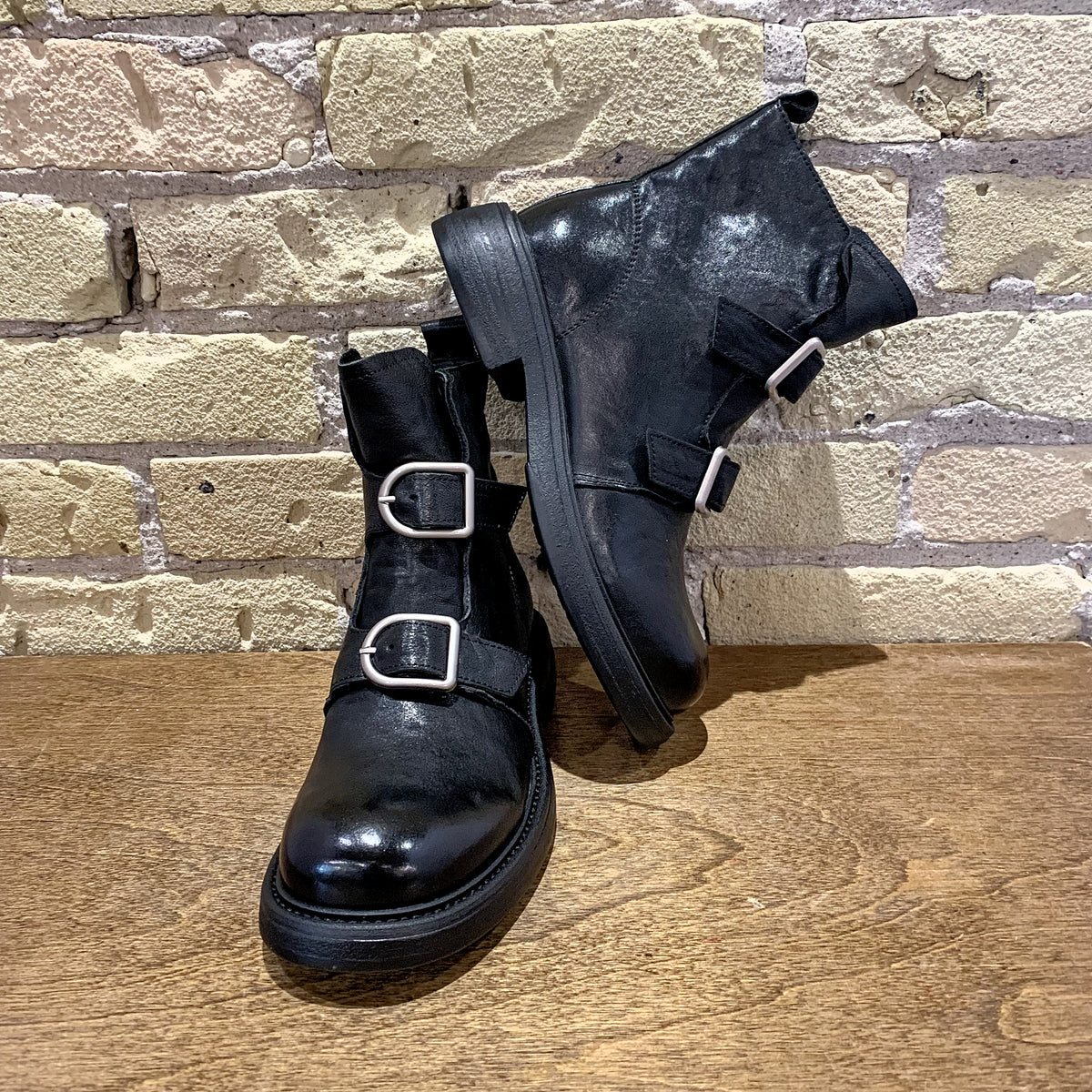 ALL BLACK The Buckle - shoostore