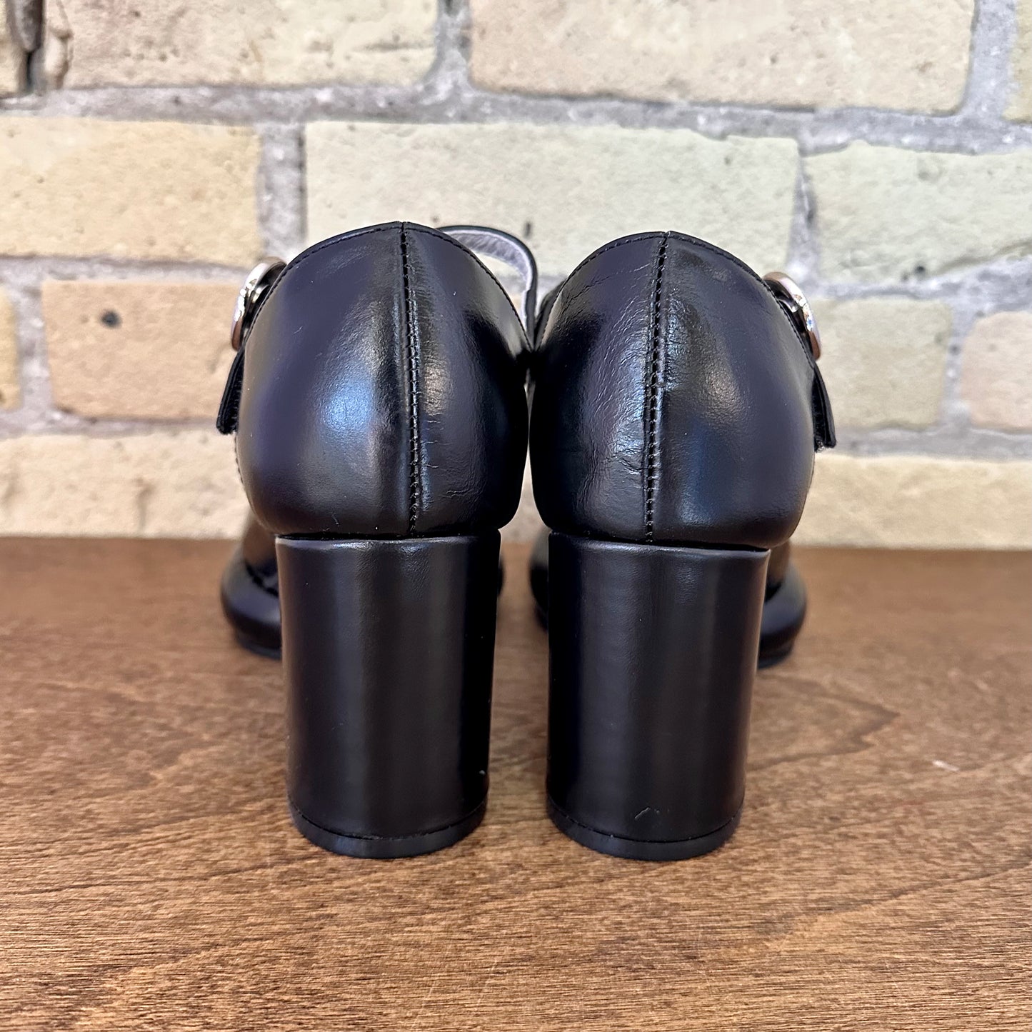 All Black Mod Circle Buckle Jane