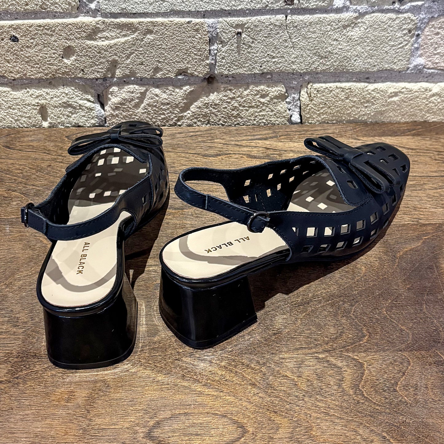 ALL BLACK CC Block Pump Black