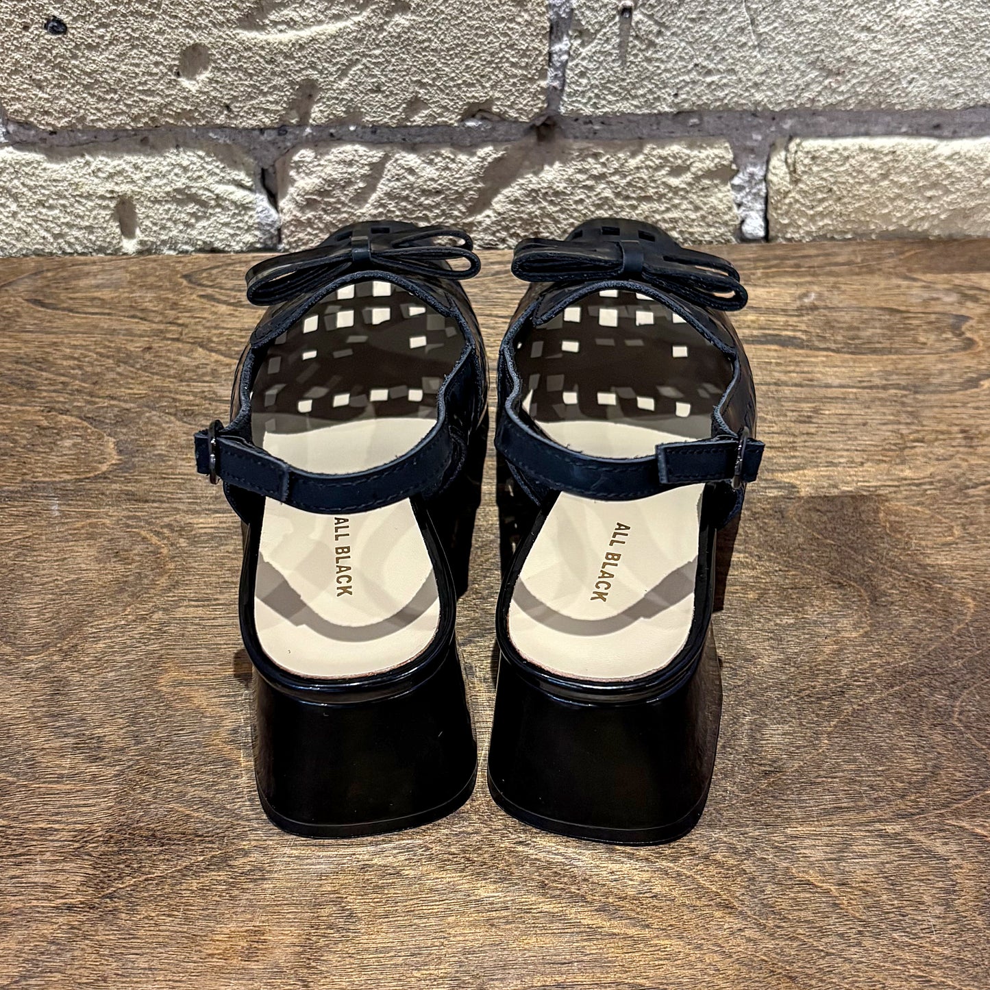 ALL BLACK CC Block Pump Black