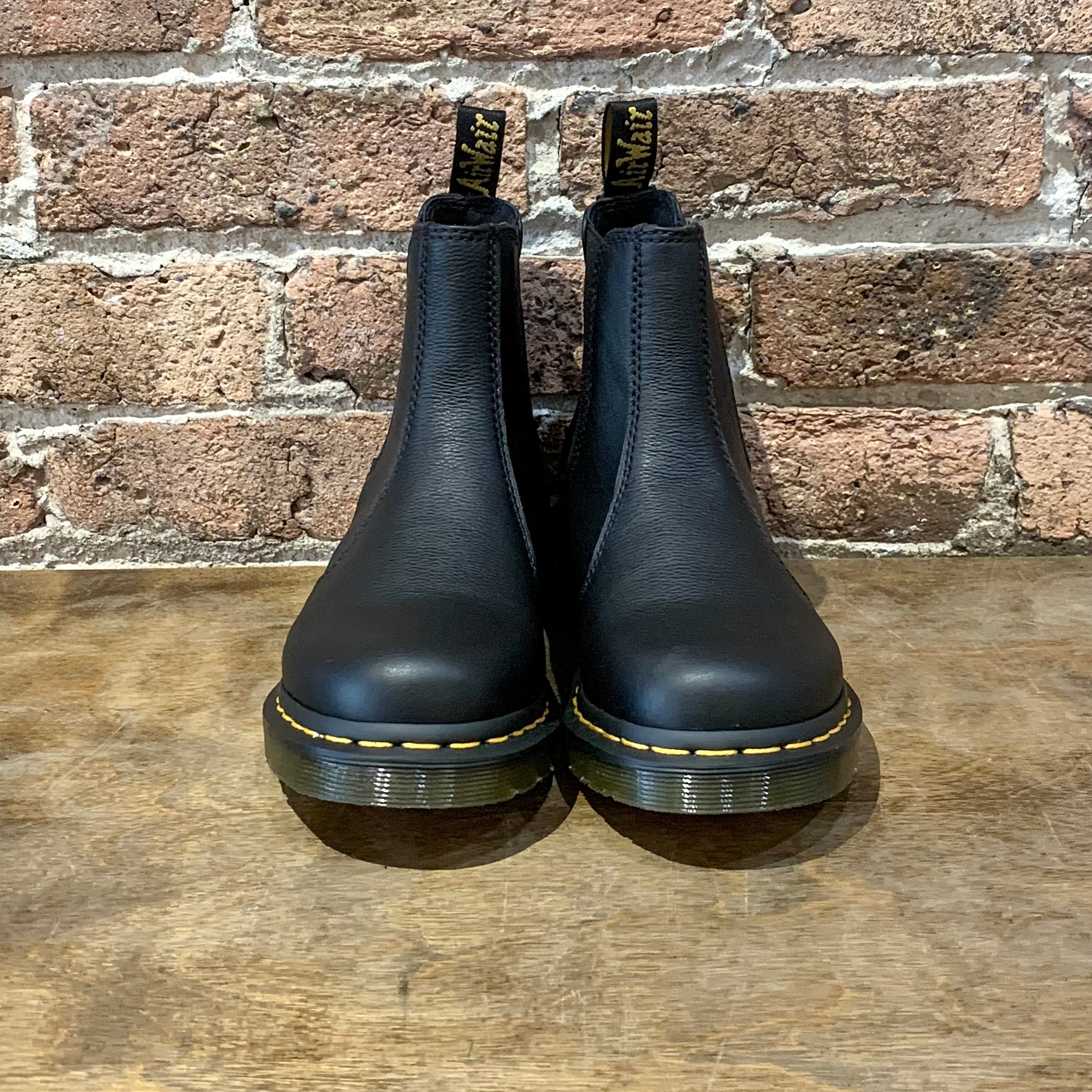 Dr martens carpathian clearance 2976