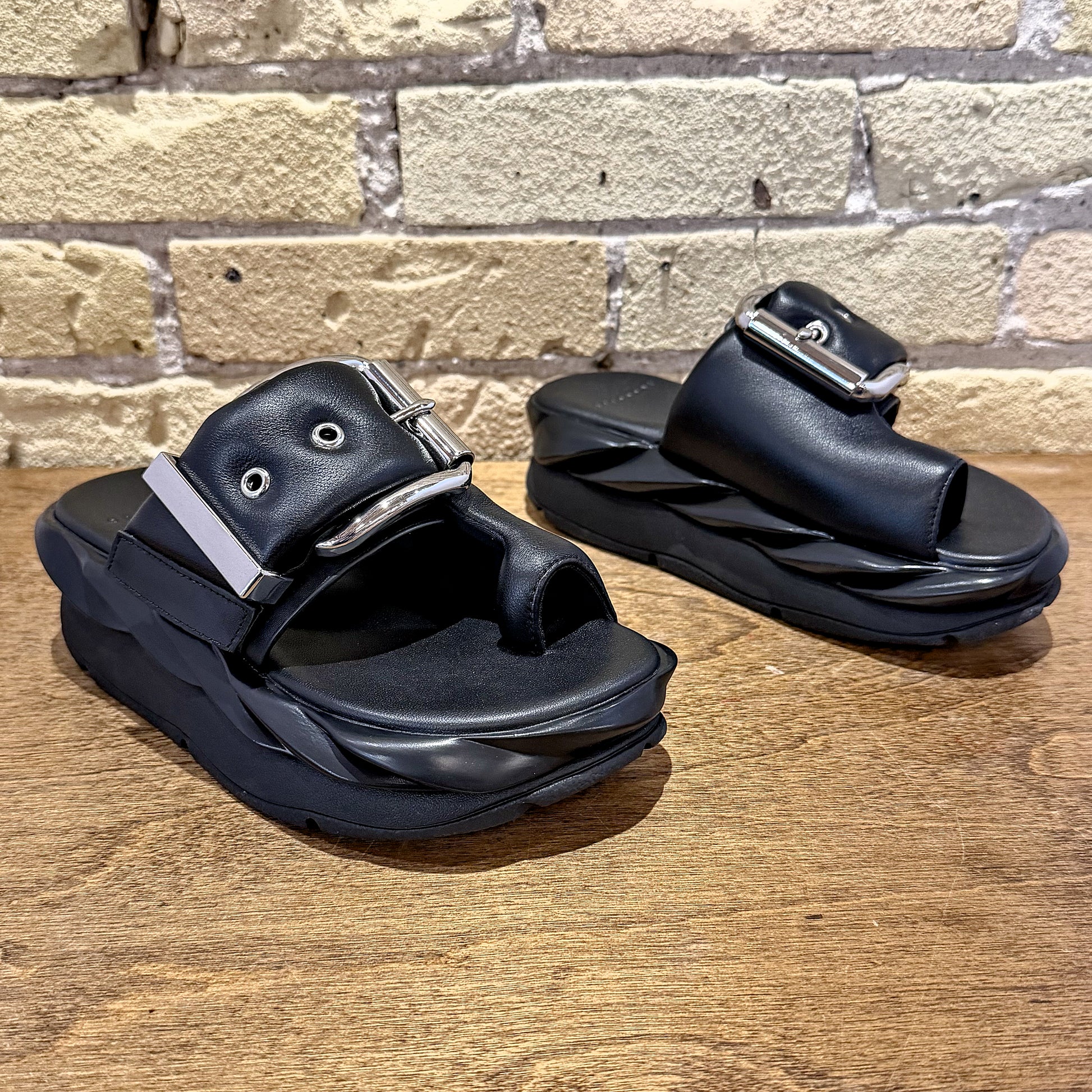 Mellow Glow Black - shoostore