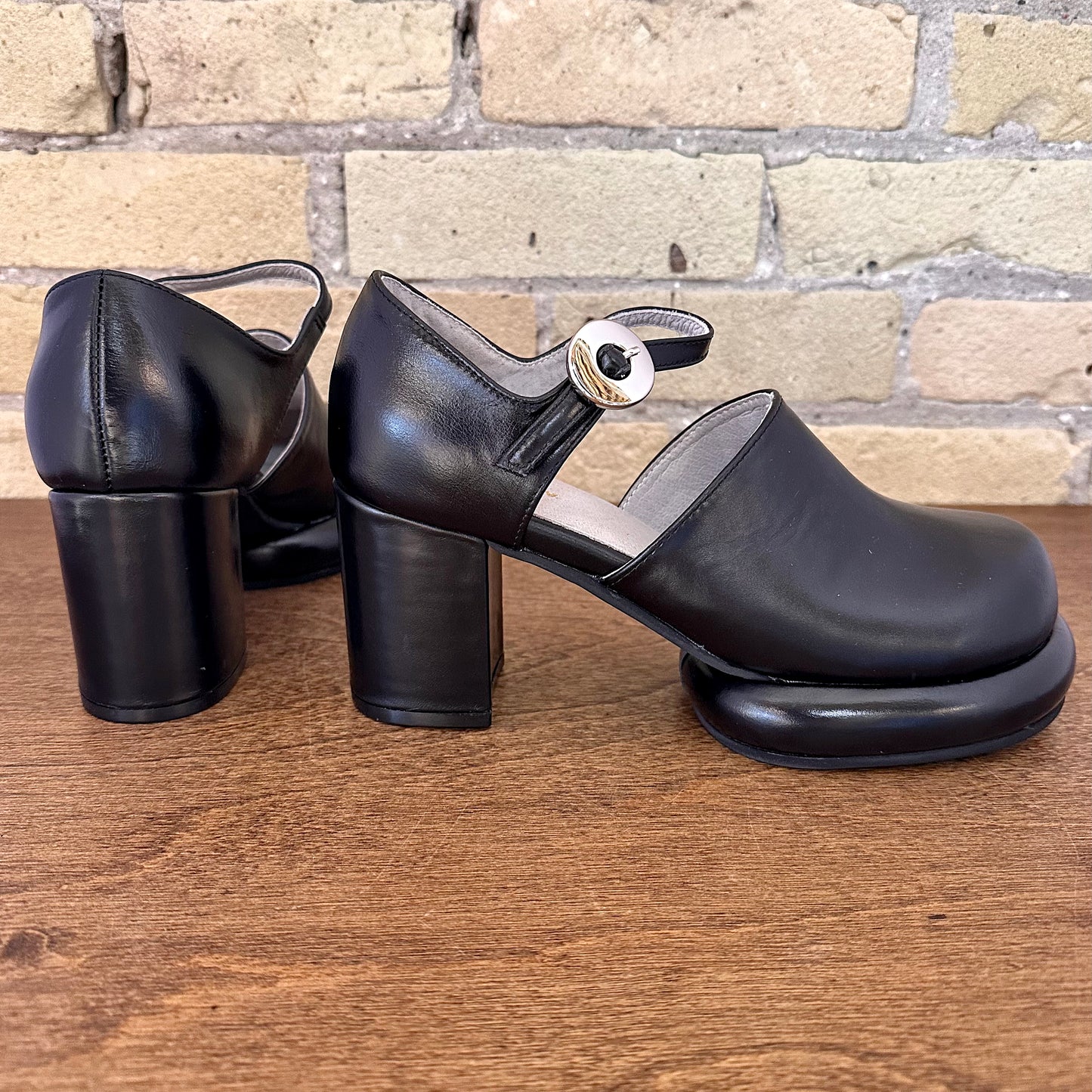 All Black Mod Circle Buckle Jane