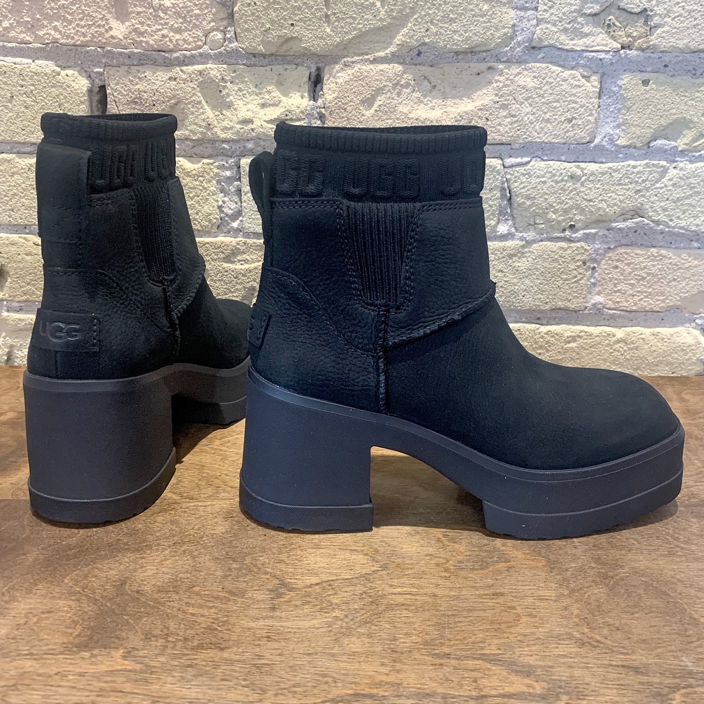 UGG Women's Moxy Chelsea Boot