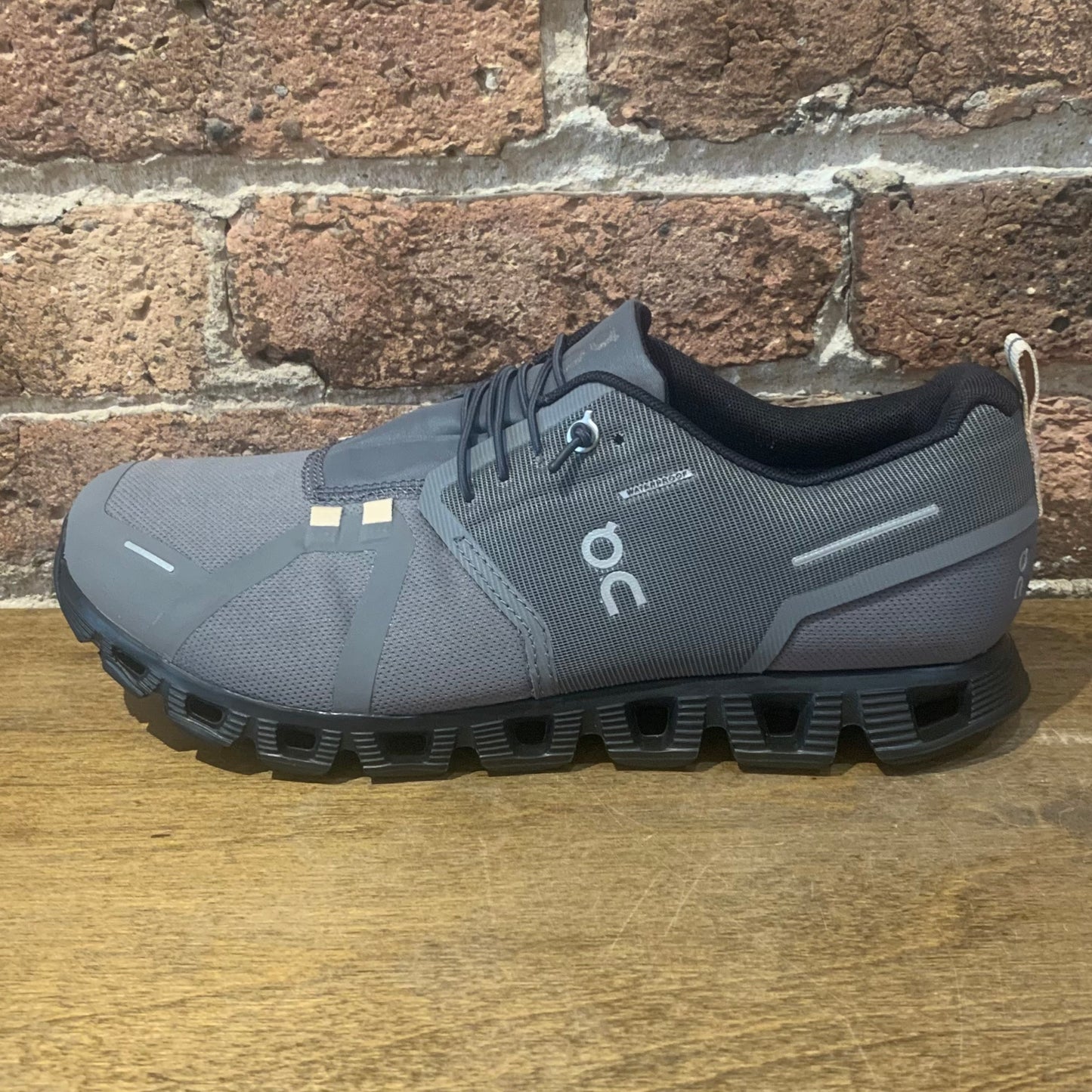 Cloud 5 M Waterproof Asphalt | Magnet