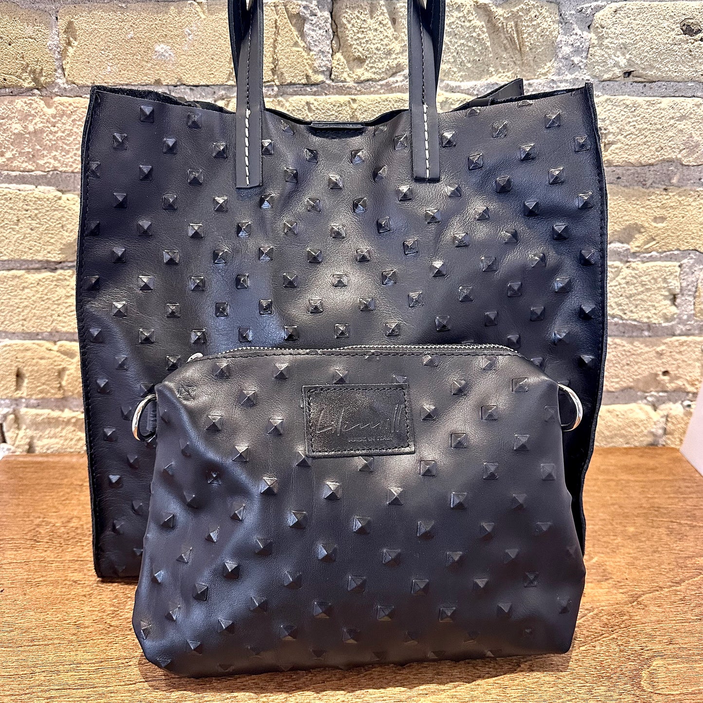ALL BLACK Pebble Black