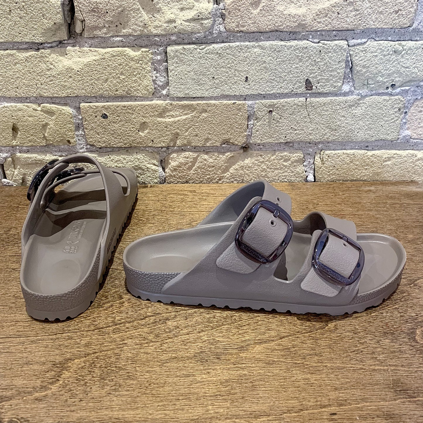 Arizona Big Buckle EVA Grey Taupe - shoostore