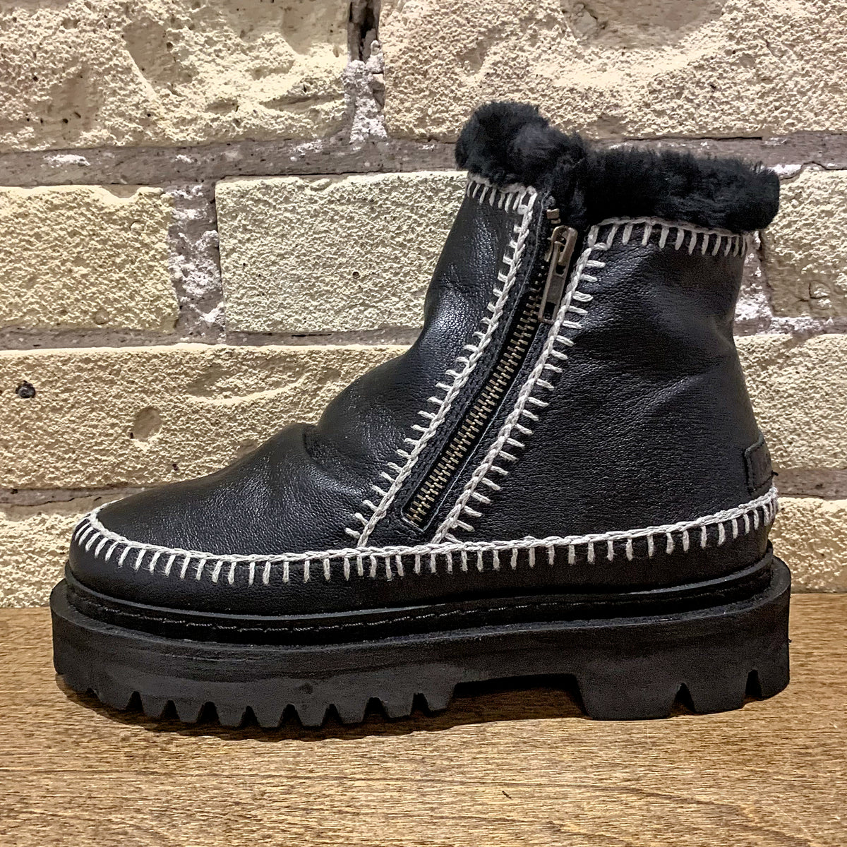Laidback London Setsu 3.0 Black Leather Light Grey